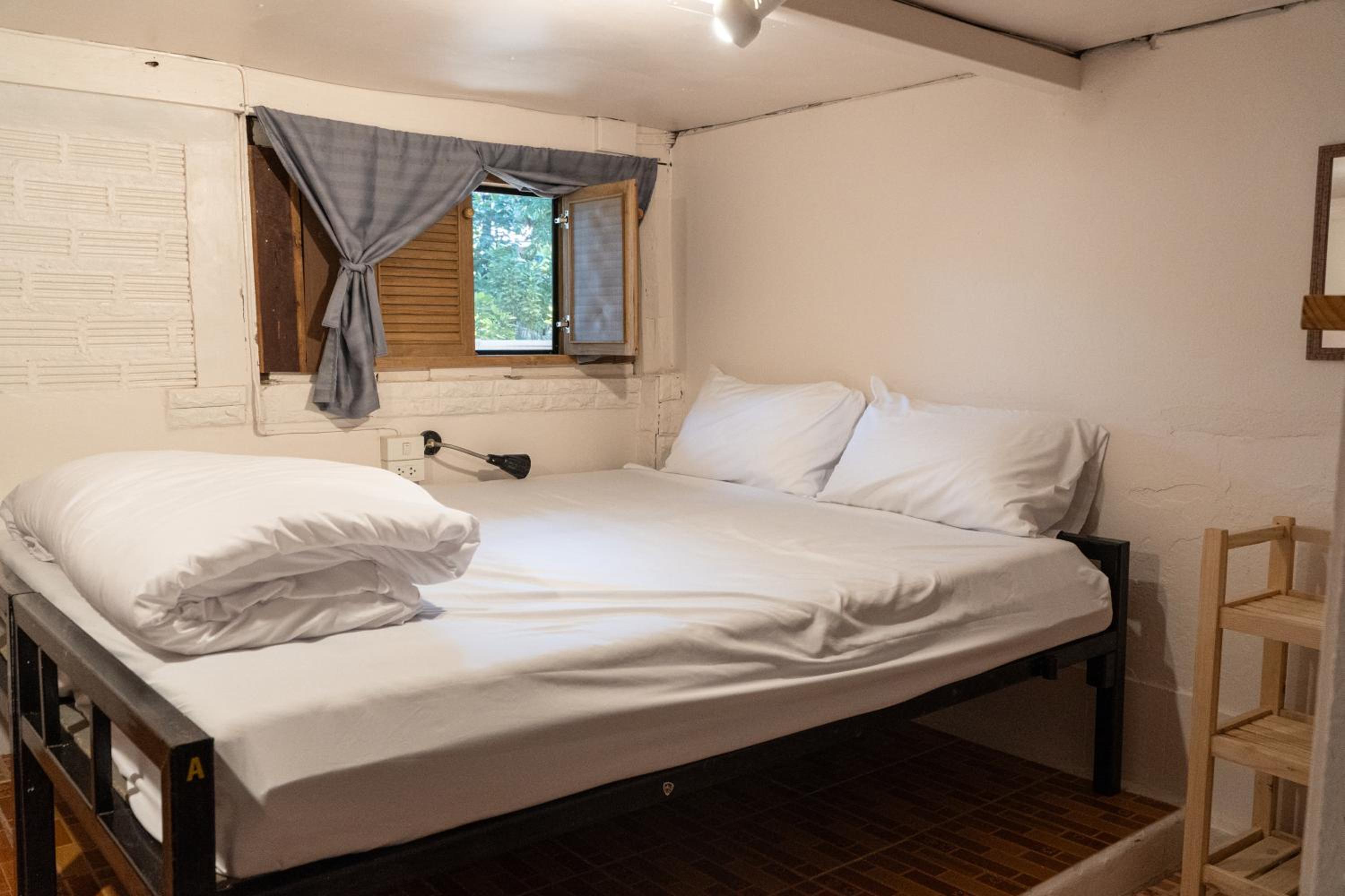 Economy Triple Room with Shared Bathroom photo 1