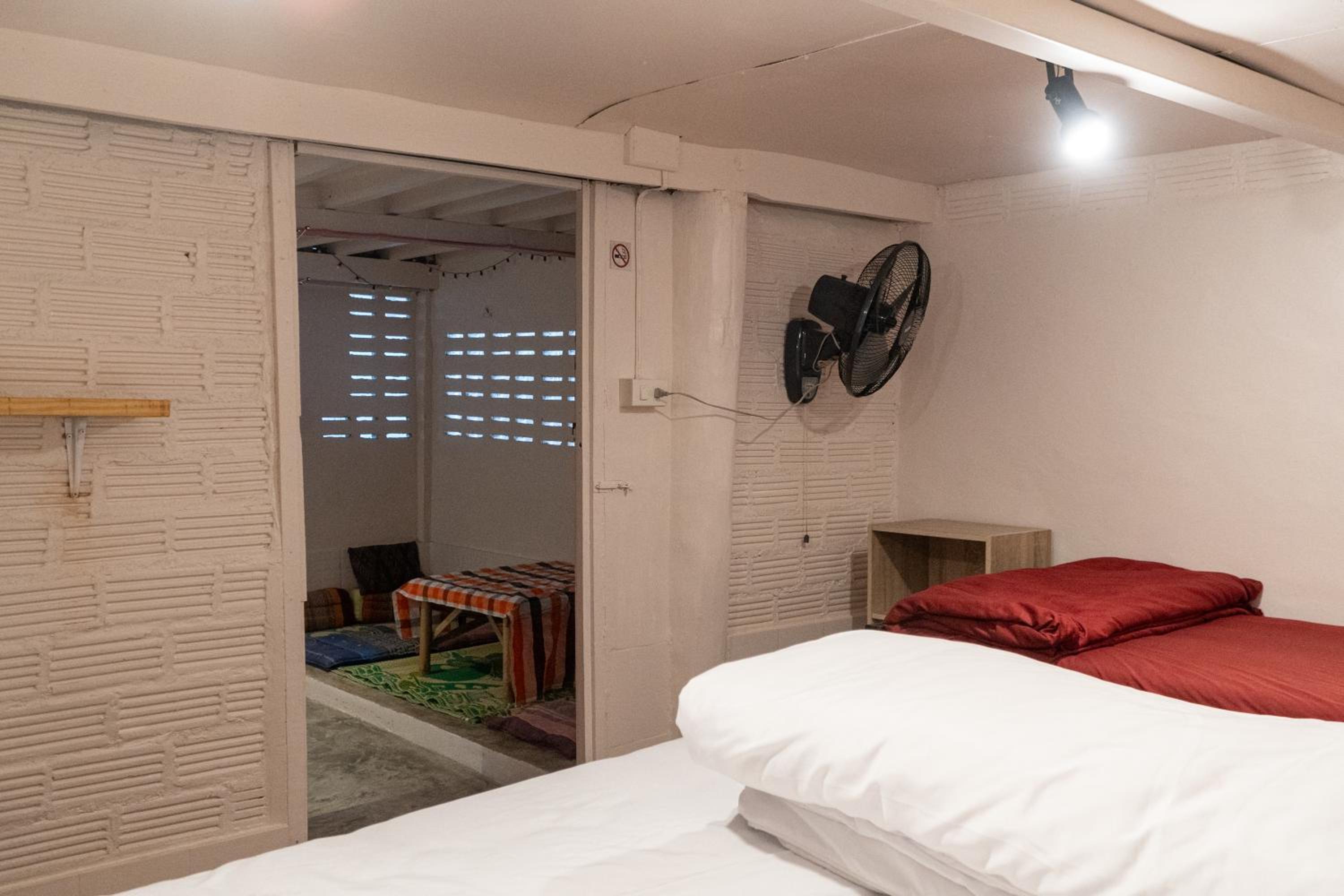 Economy Triple Room with Shared Bathroom photo 2