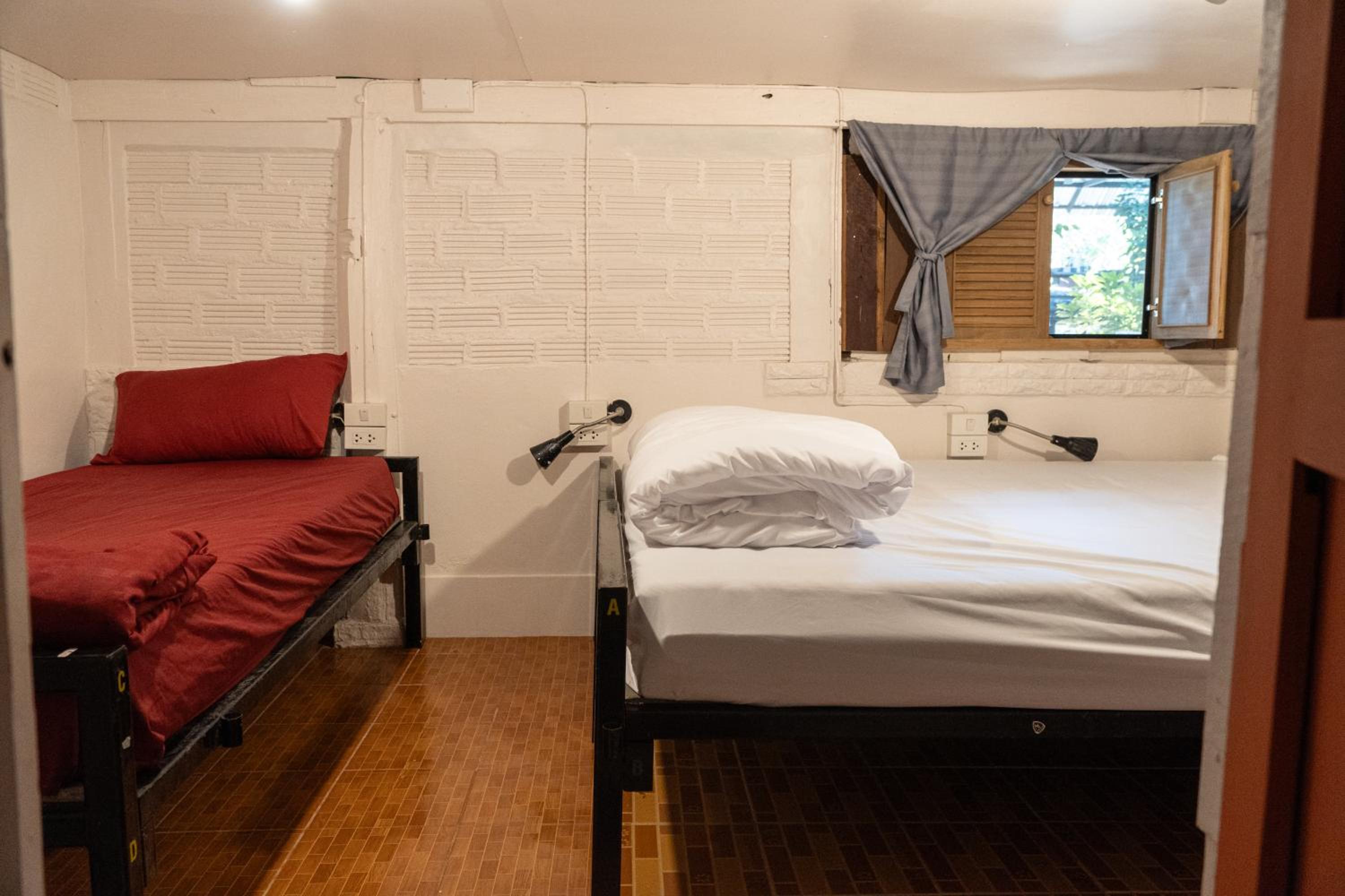 Economy Triple Room with Shared Bathroom photo 3