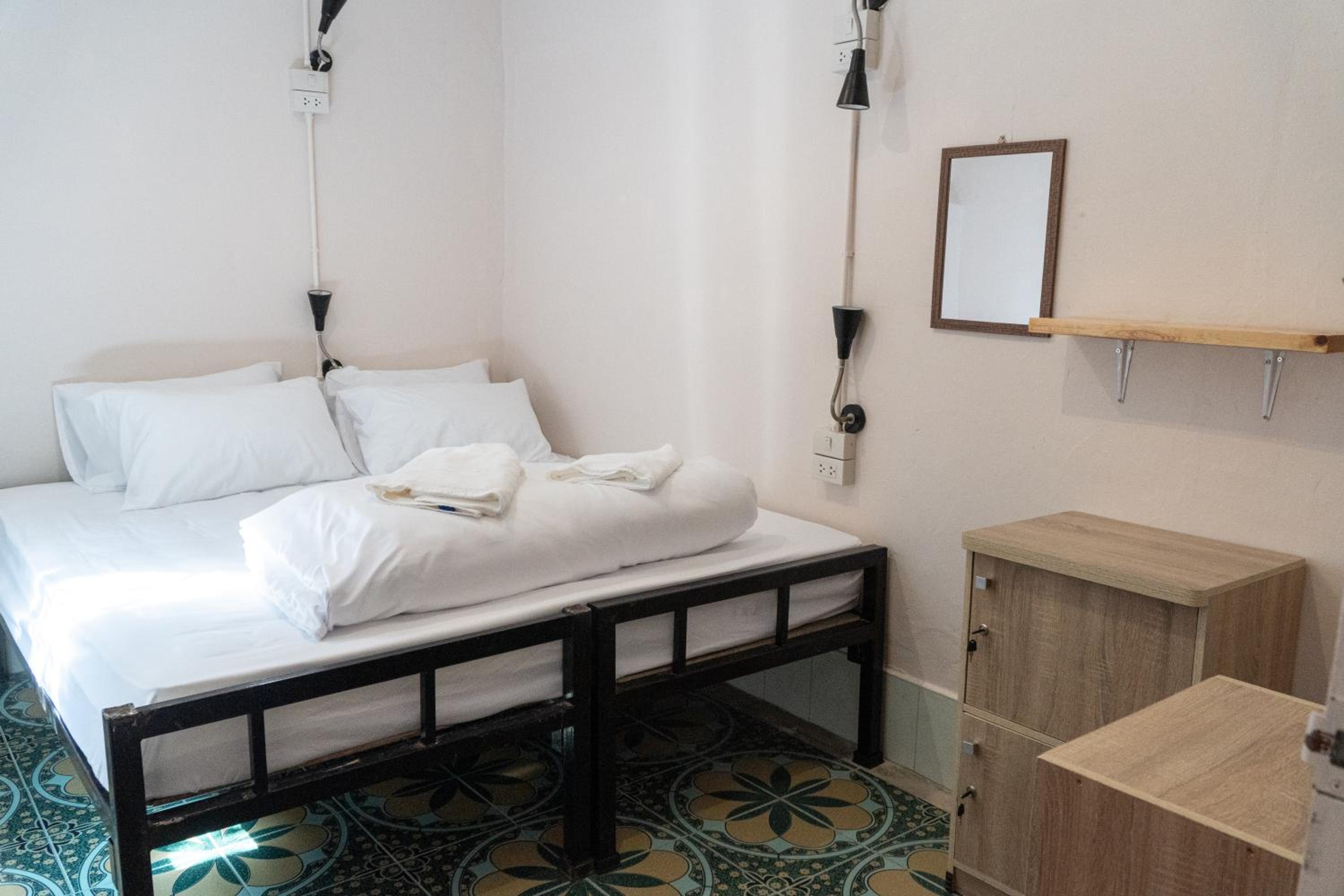 Double Room with Shared Bathroom photo 3