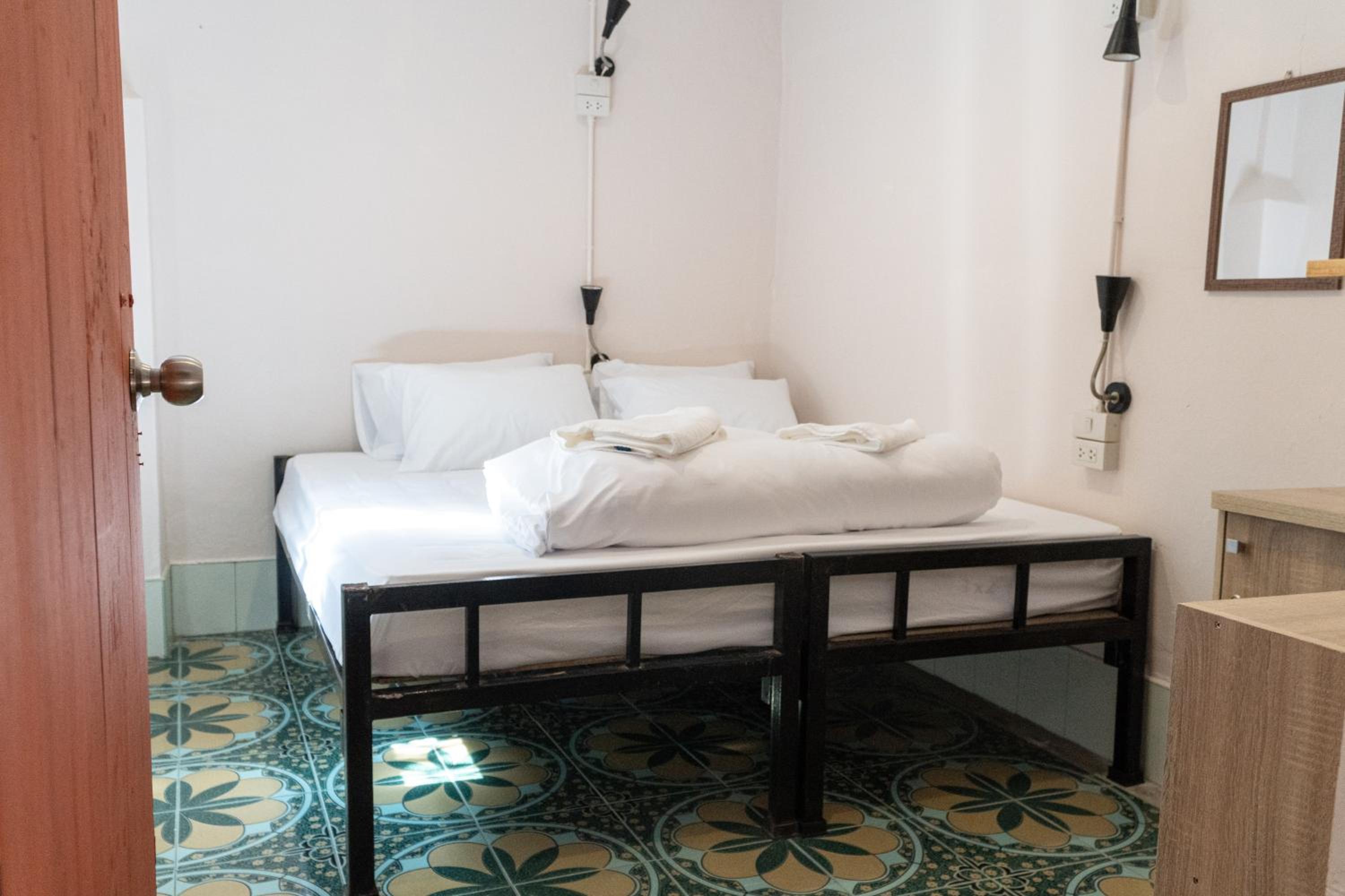 Double Room with Shared Bathroom photo 2