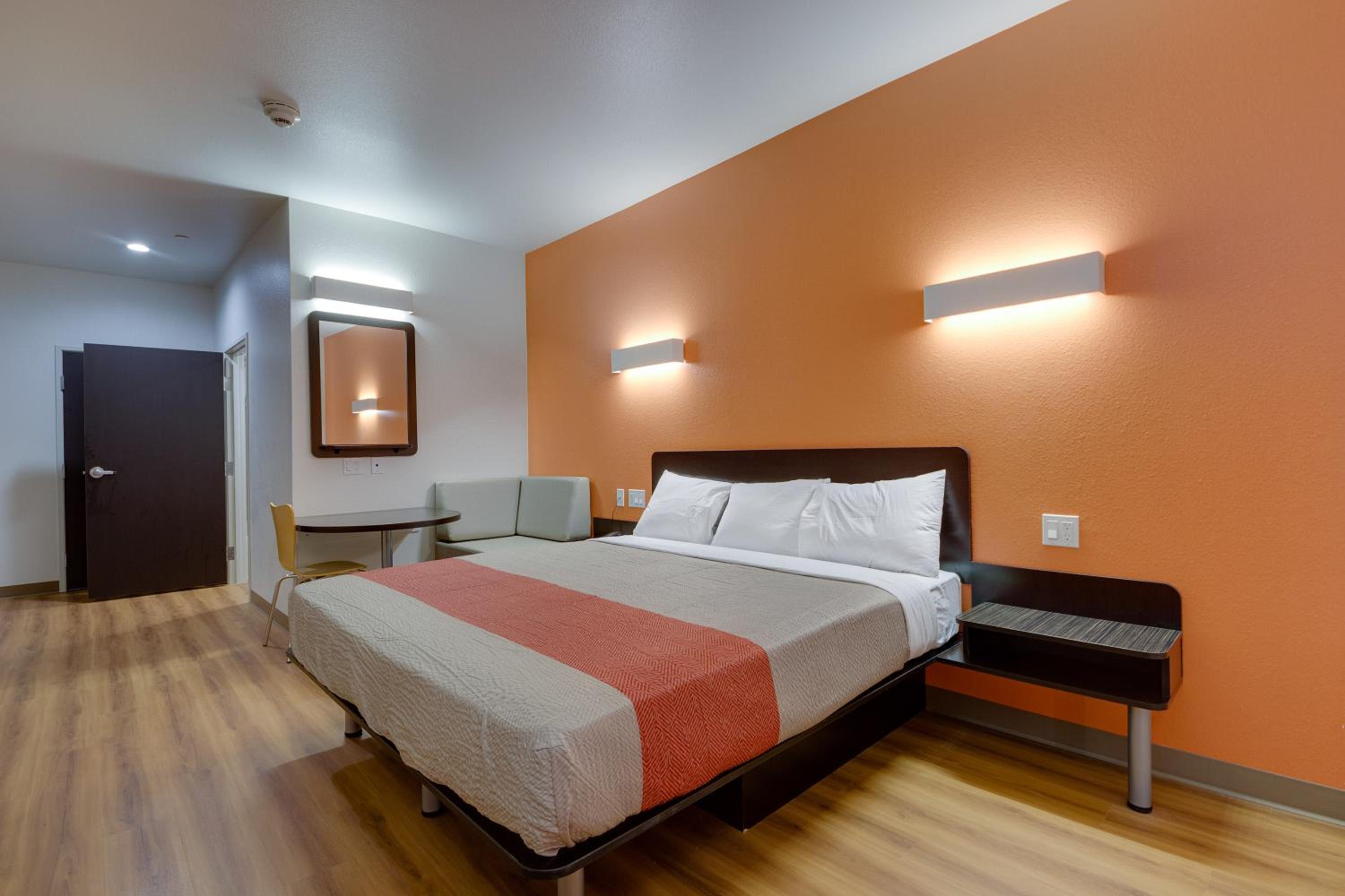 King Room - Disability Access photo 3