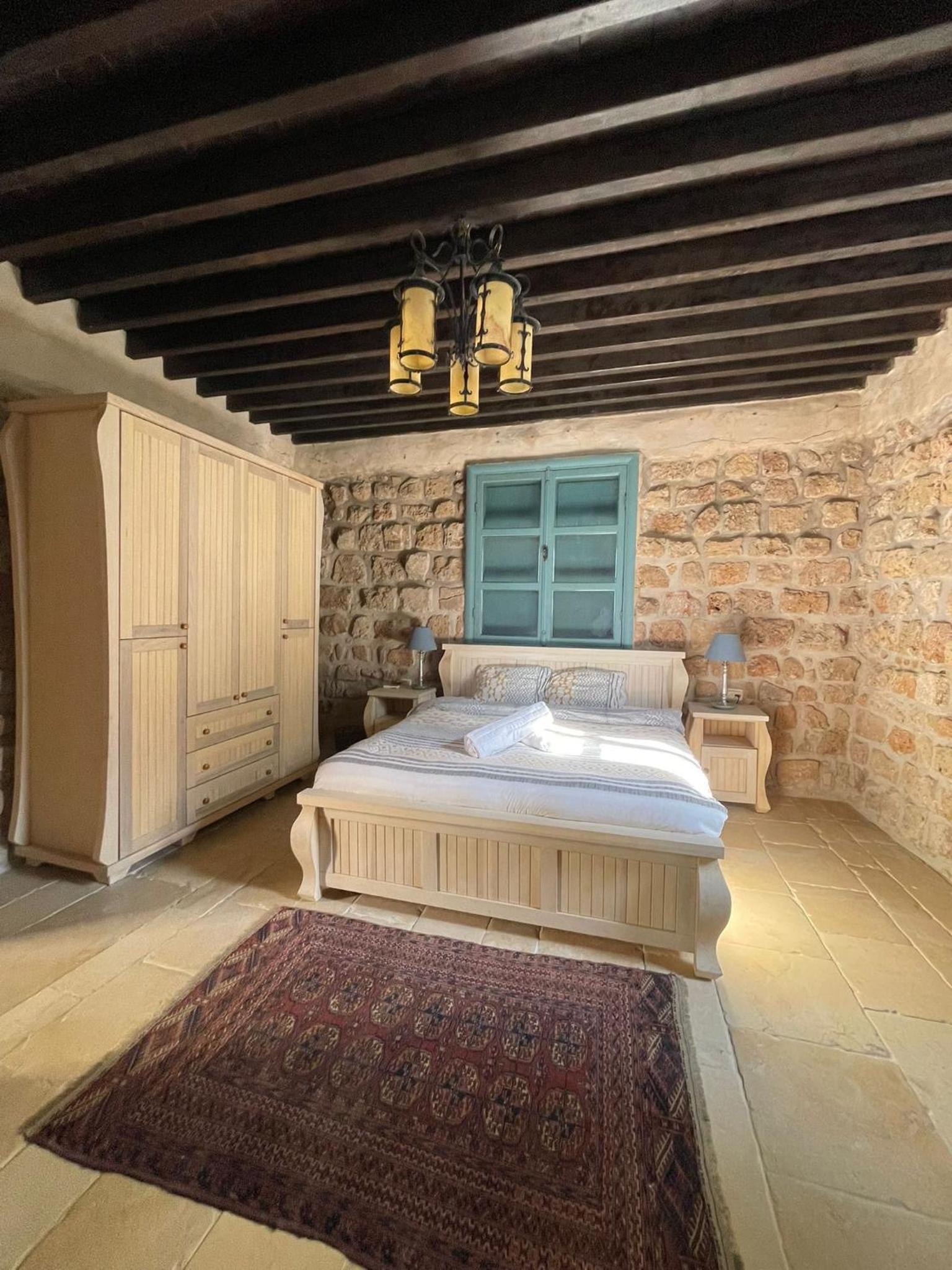 Two-Bedroom Apartment with Balcony and Sea View photo 2