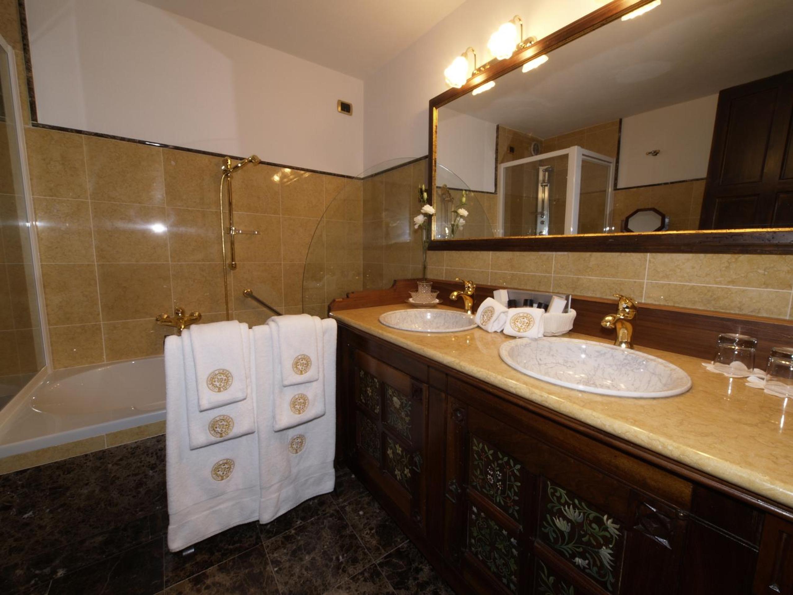 Suite with Lake View - Castle - Photo 10
