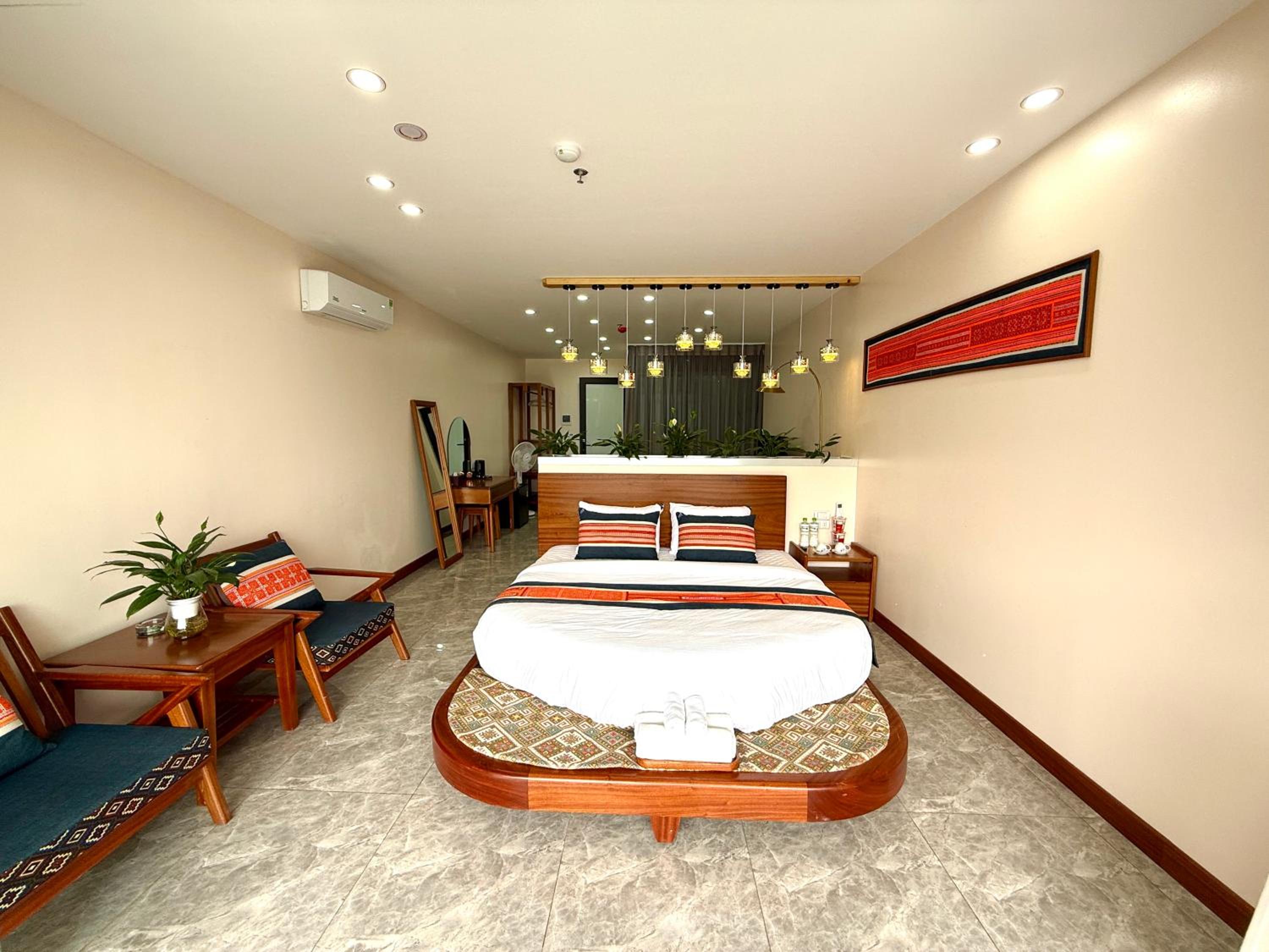 King Suite with Balcony photo 2