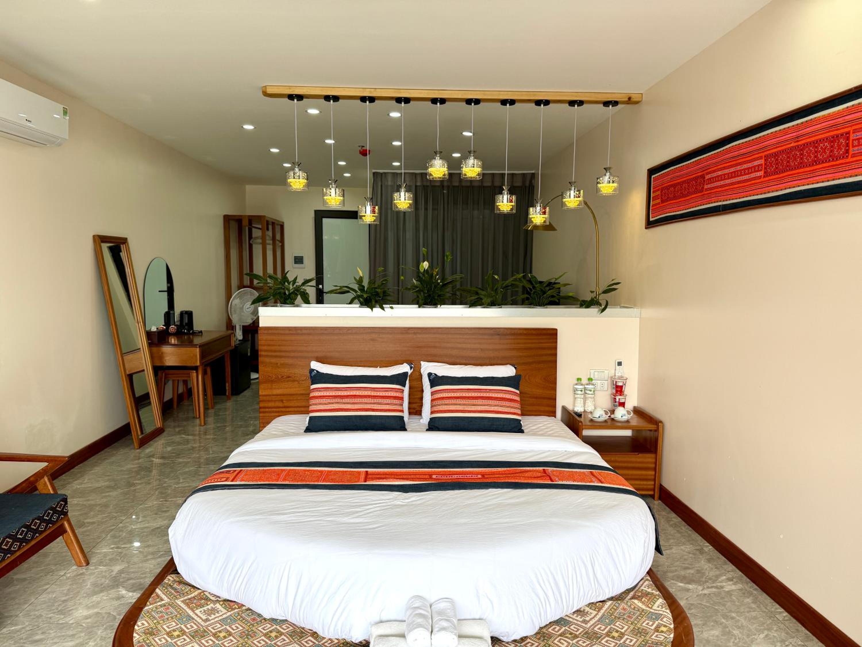 King Suite with Balcony photo 3
