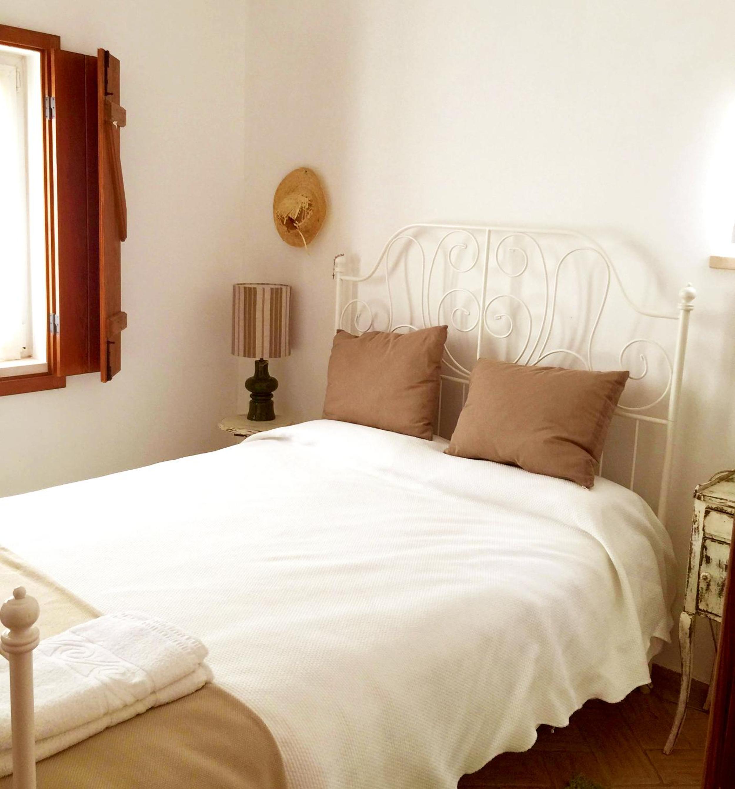 Five-Bedroom House photo 1