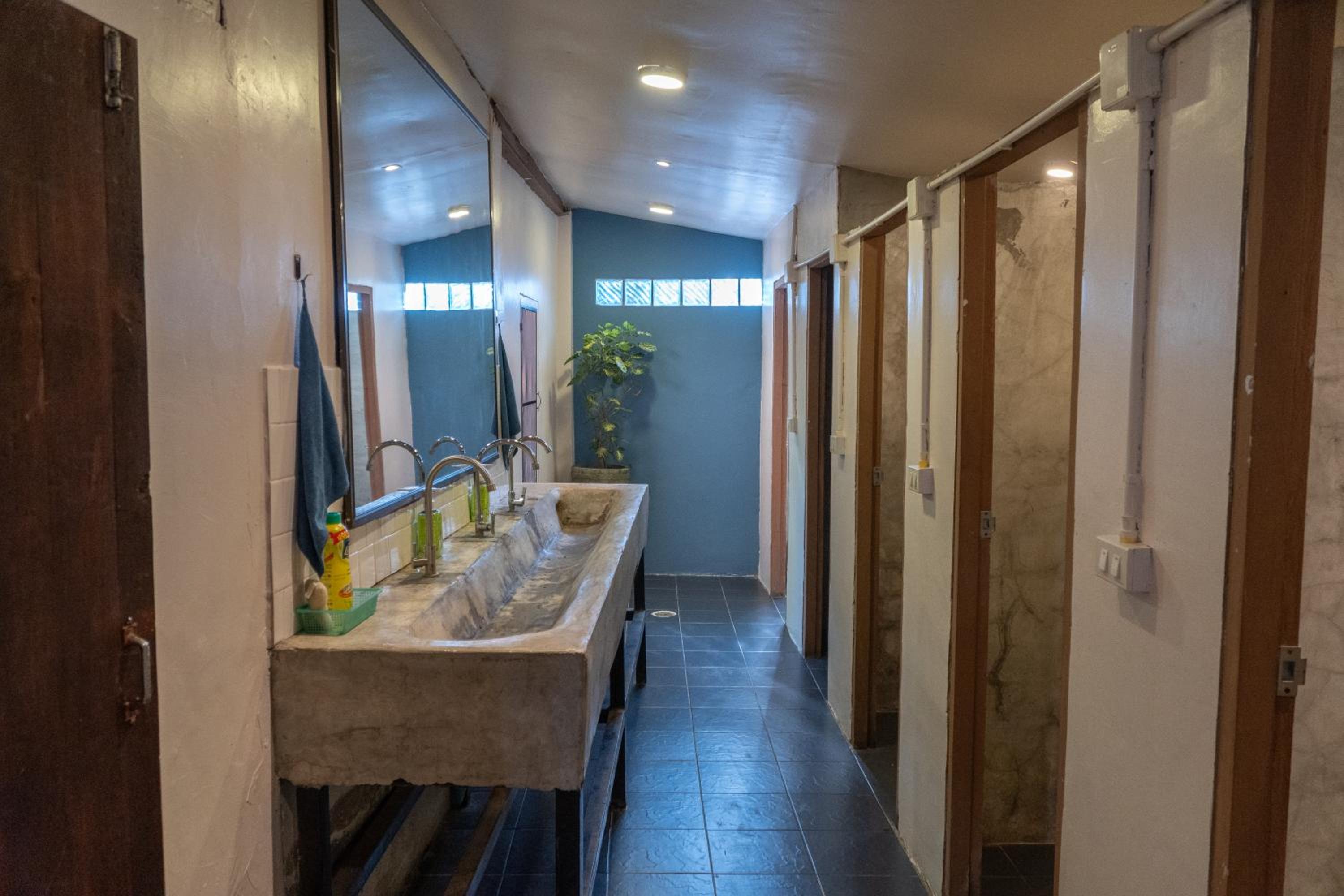 Double Room with Shared Bathroom photo 2