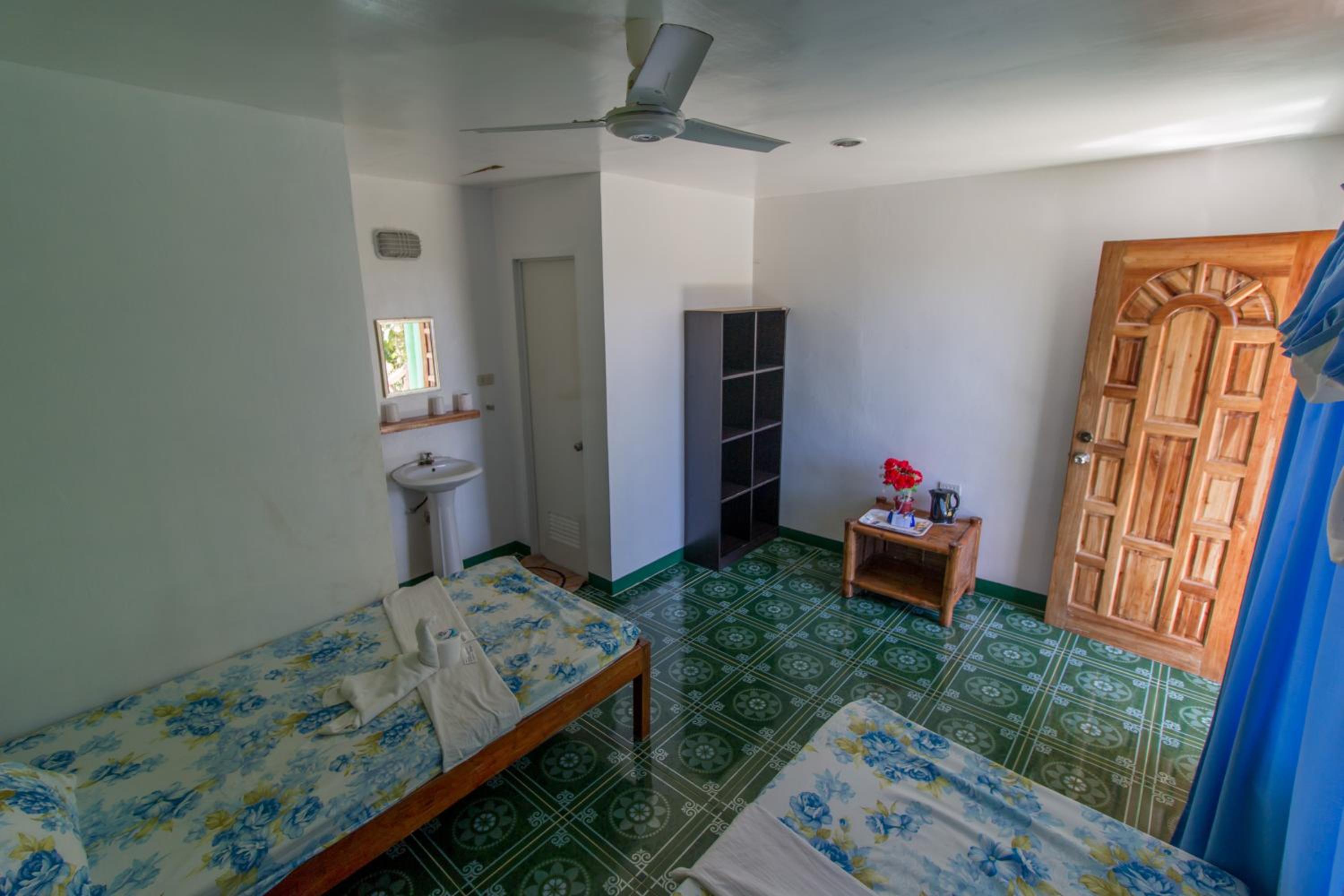 Standard Twin Room - Photo 37