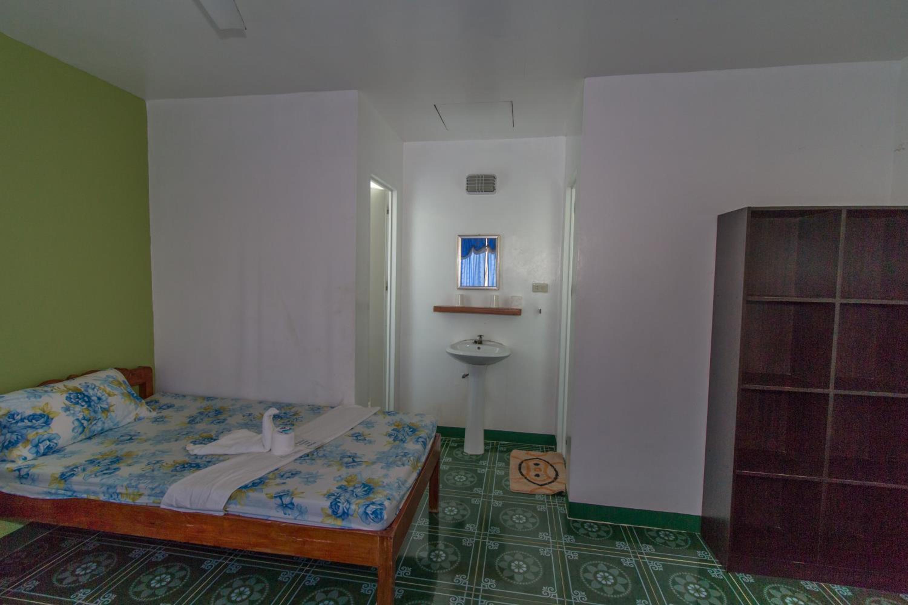 Standard Twin Room - Photo 10