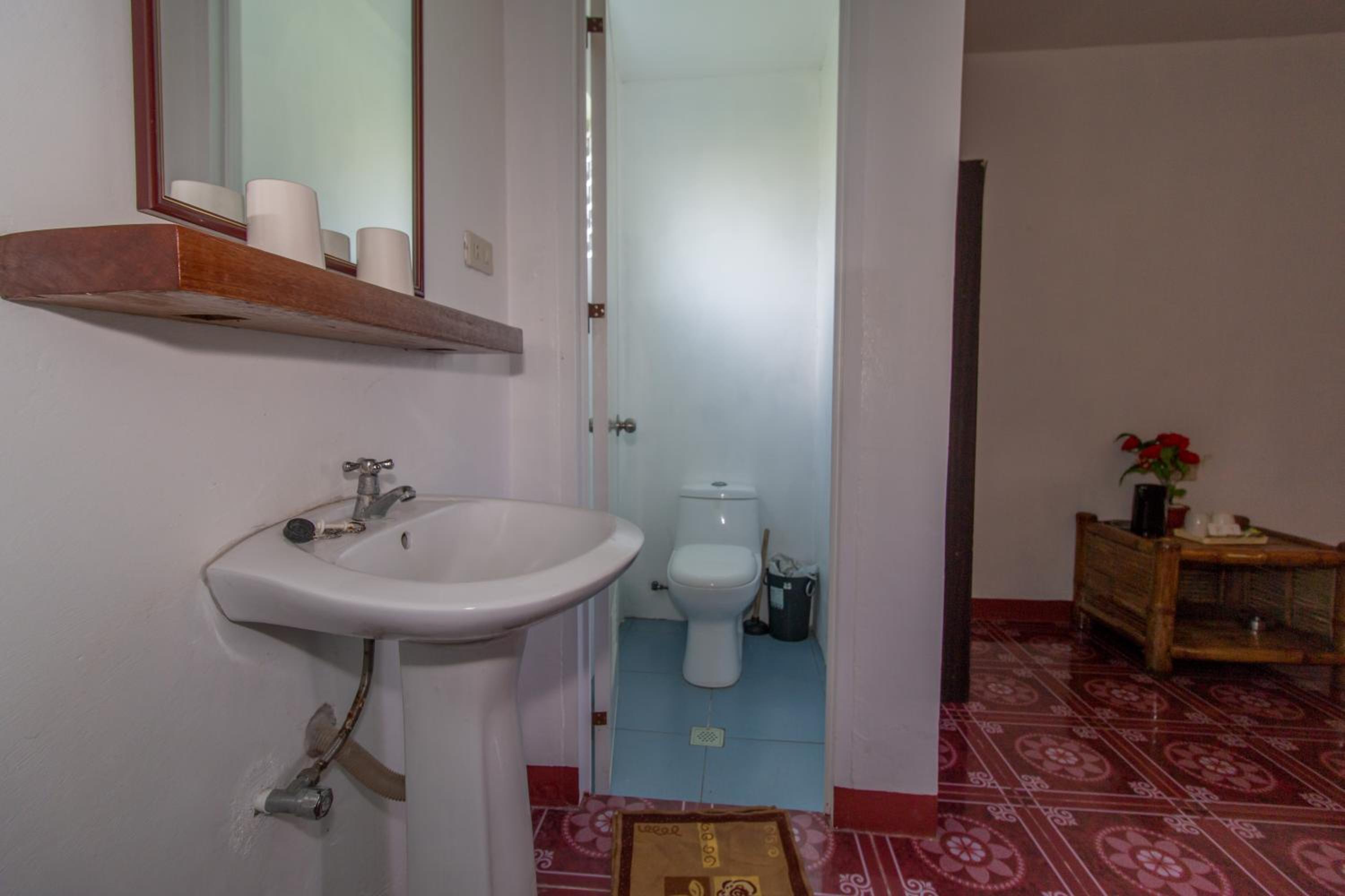 Standard Twin Room - Photo 16