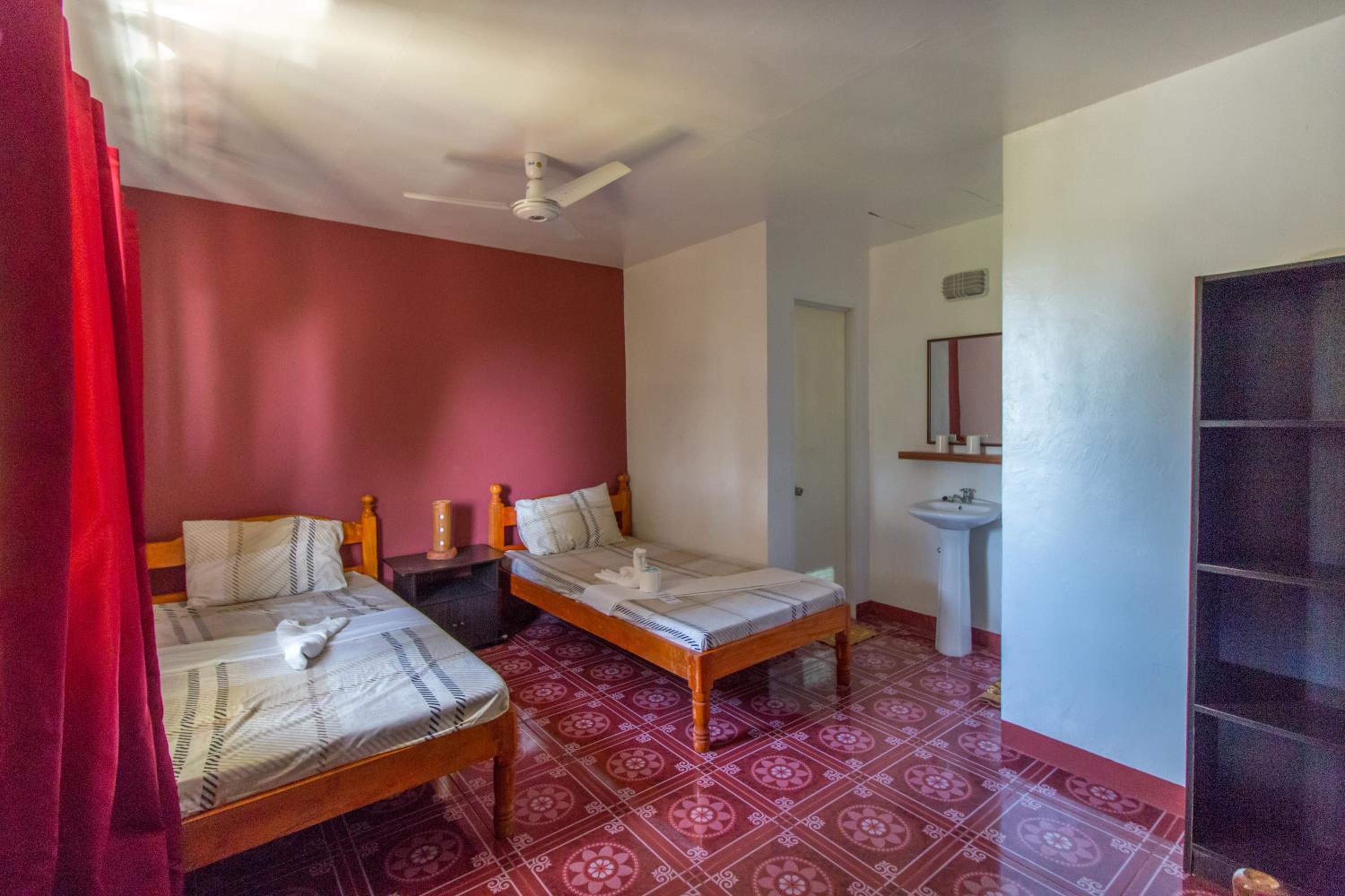 Standard Twin Room - Photo 18
