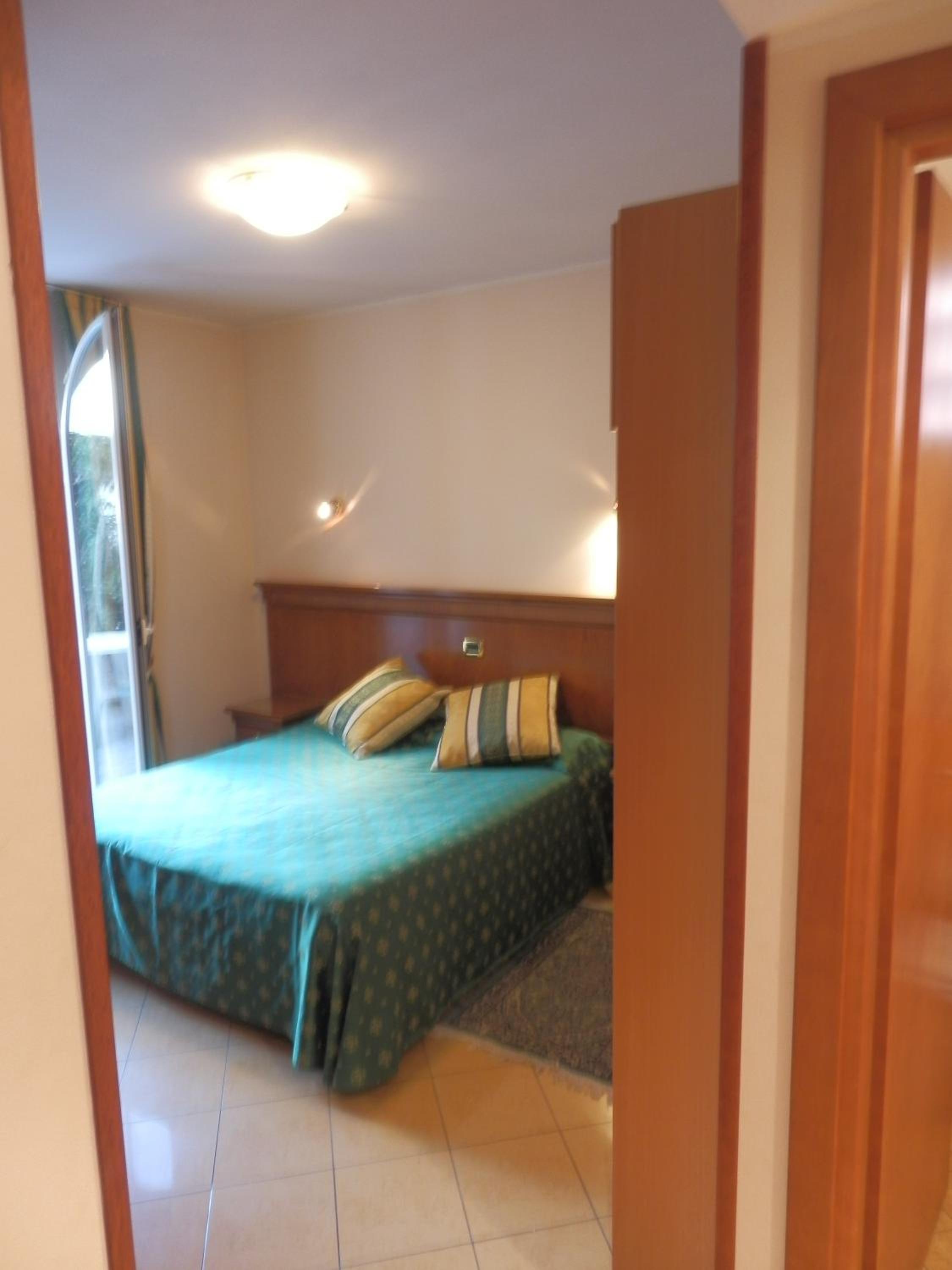 Double or Twin Room - Photo 6