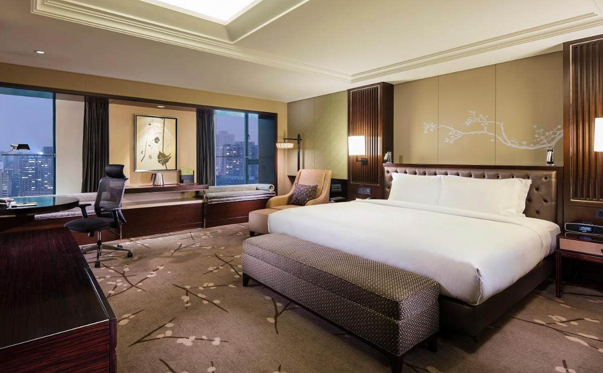 Deluxe King Room - High Floor - Photo 3
