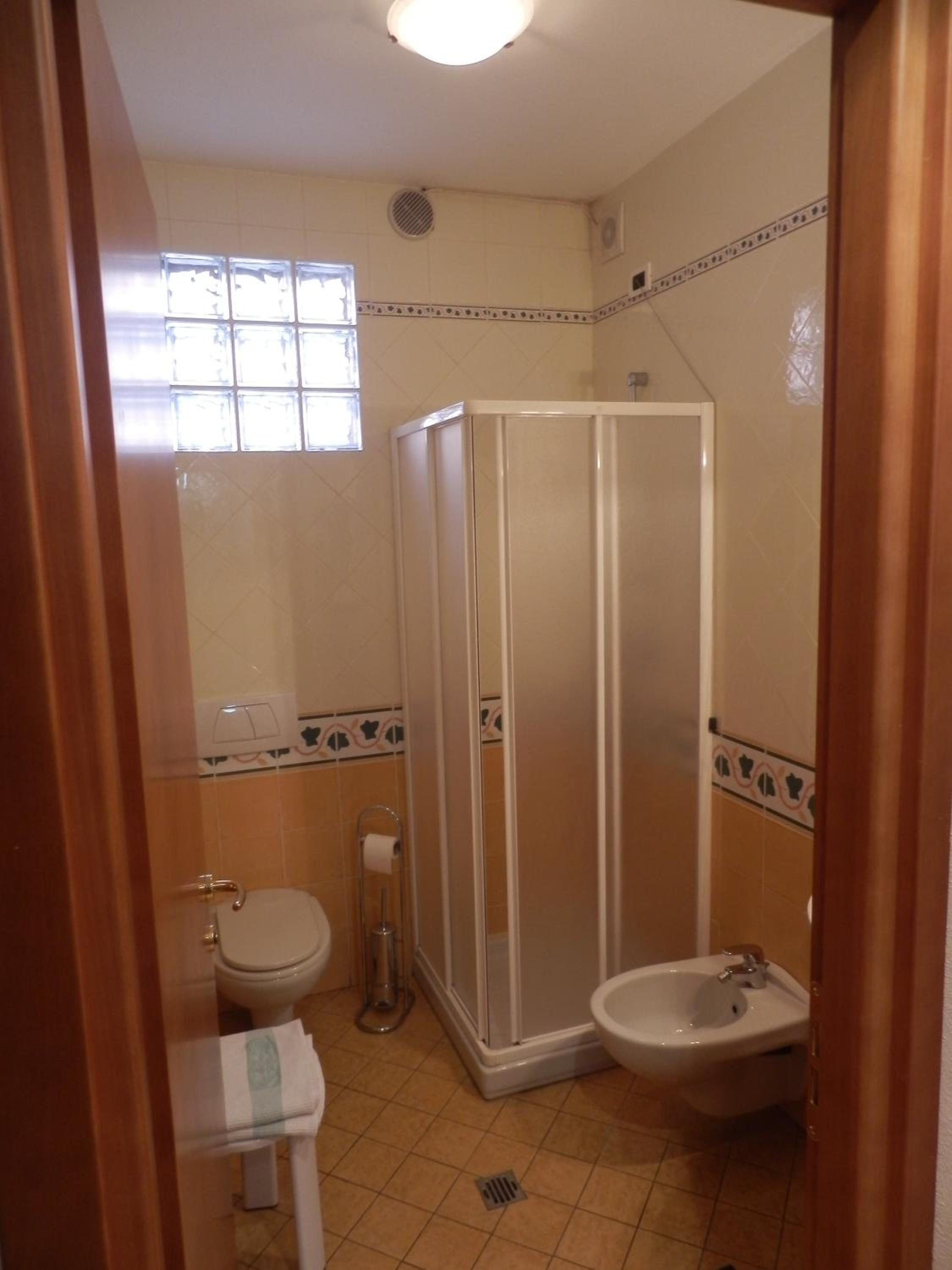 Double or Twin Room - Photo 5