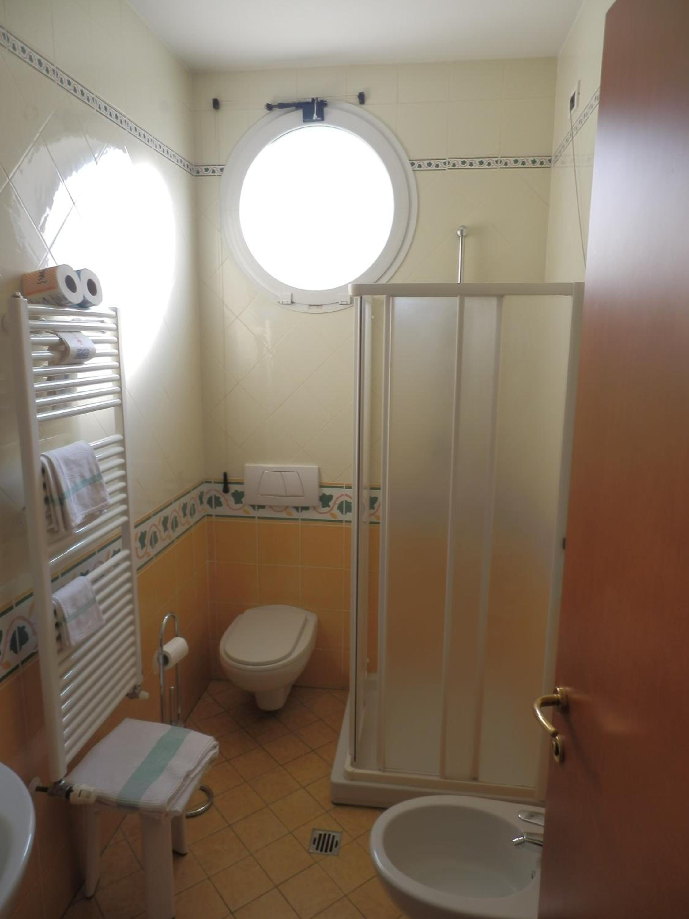 Double or Twin Room - Photo 4