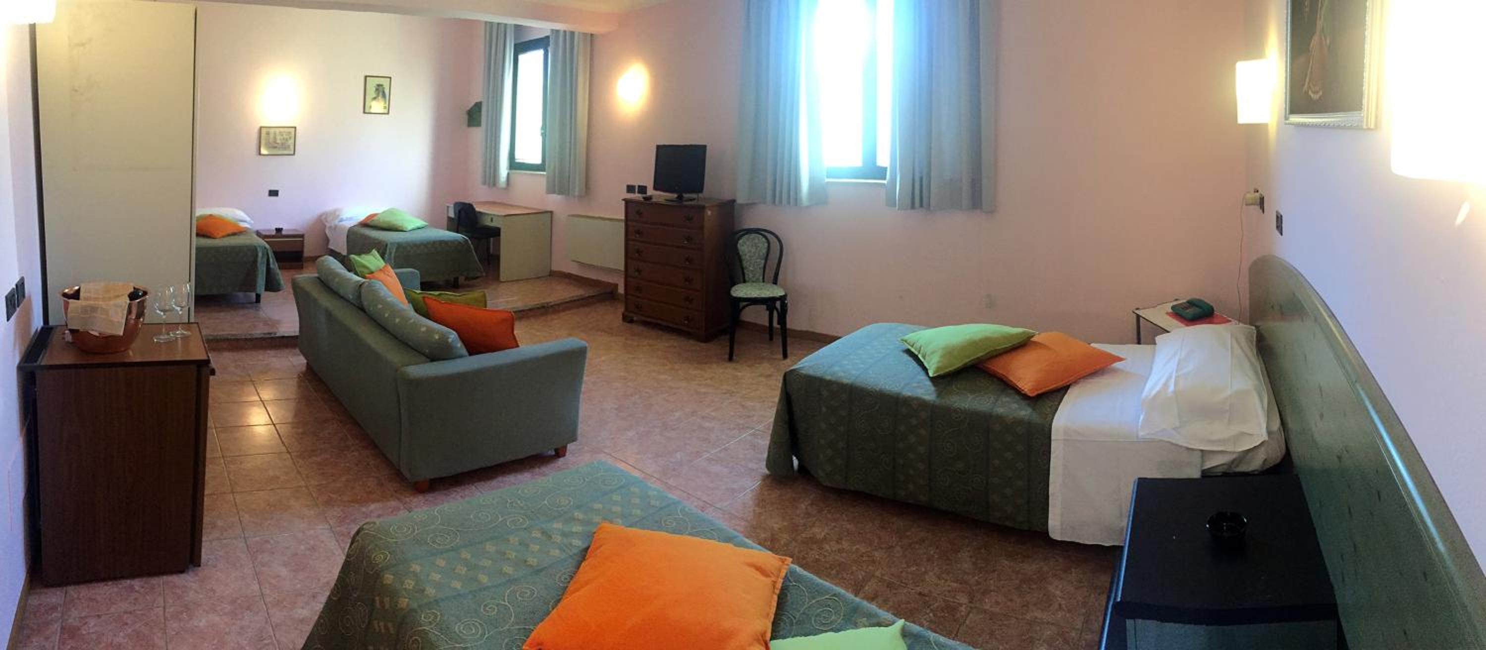 Quadruple Room - Photo 6
