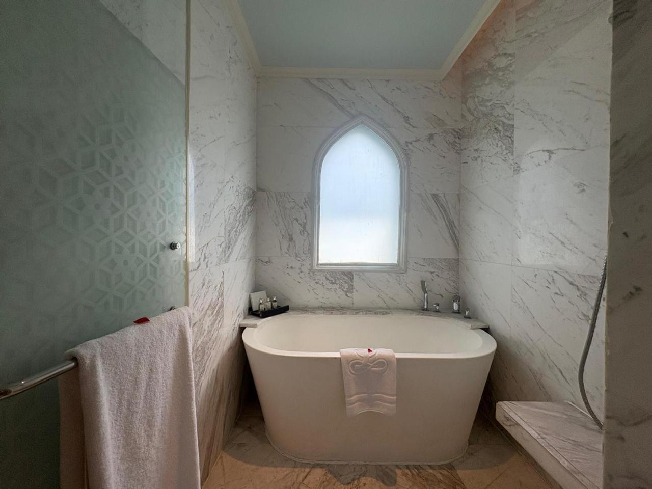 Grand Villa King Room photo 3