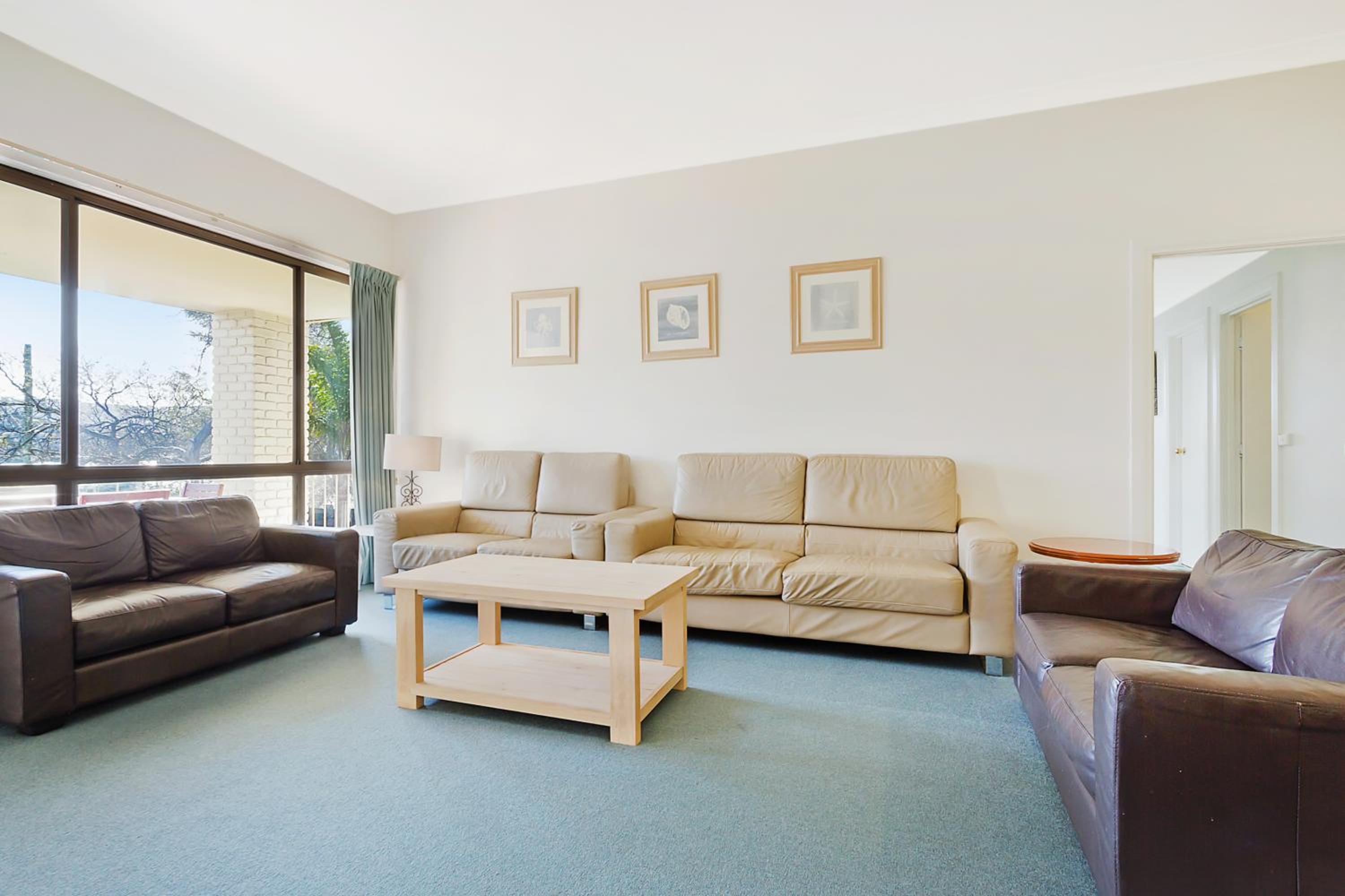 Three-Bedroom Apartment with Lake View photo 1