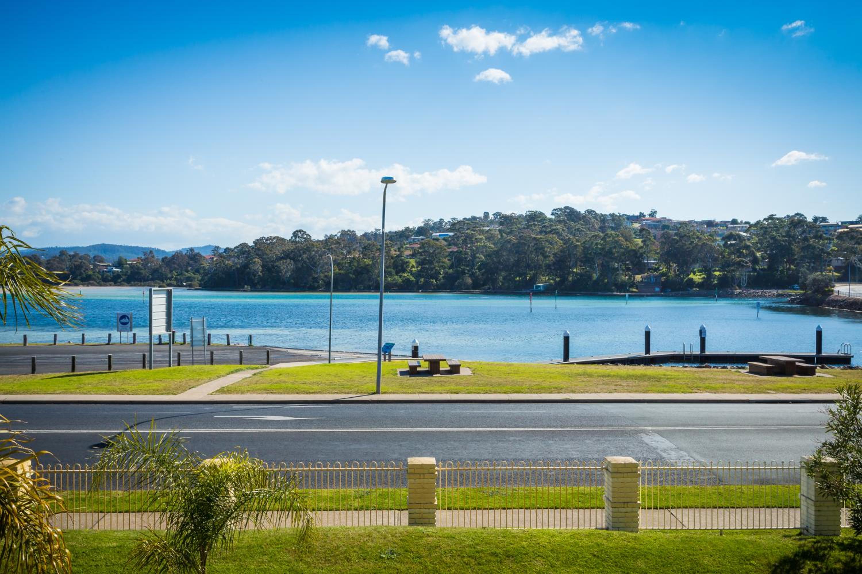 Three-Bedroom Apartment with Lake View photo 3