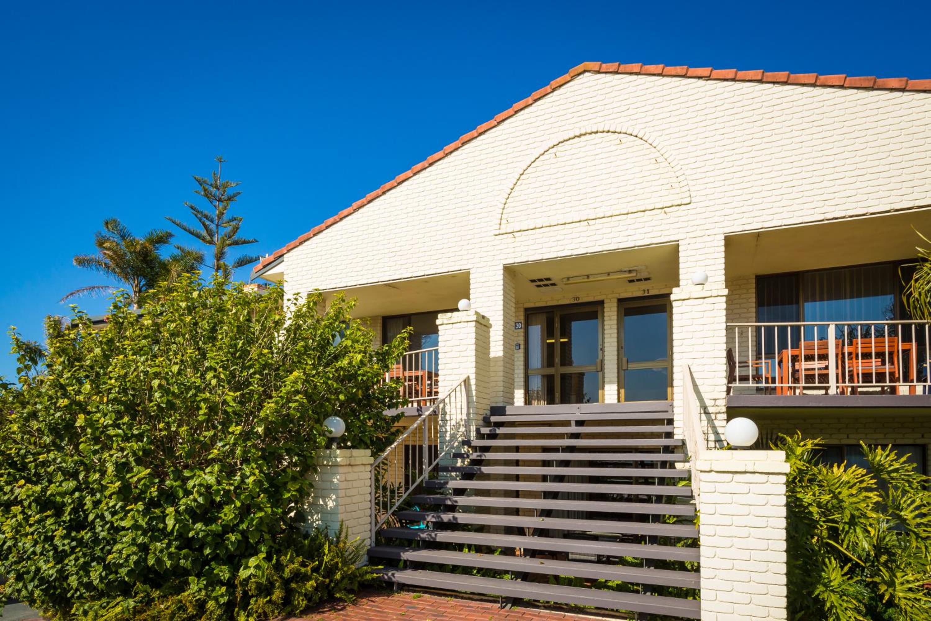 Three-Bedroom Apartment with Lake View photo 2