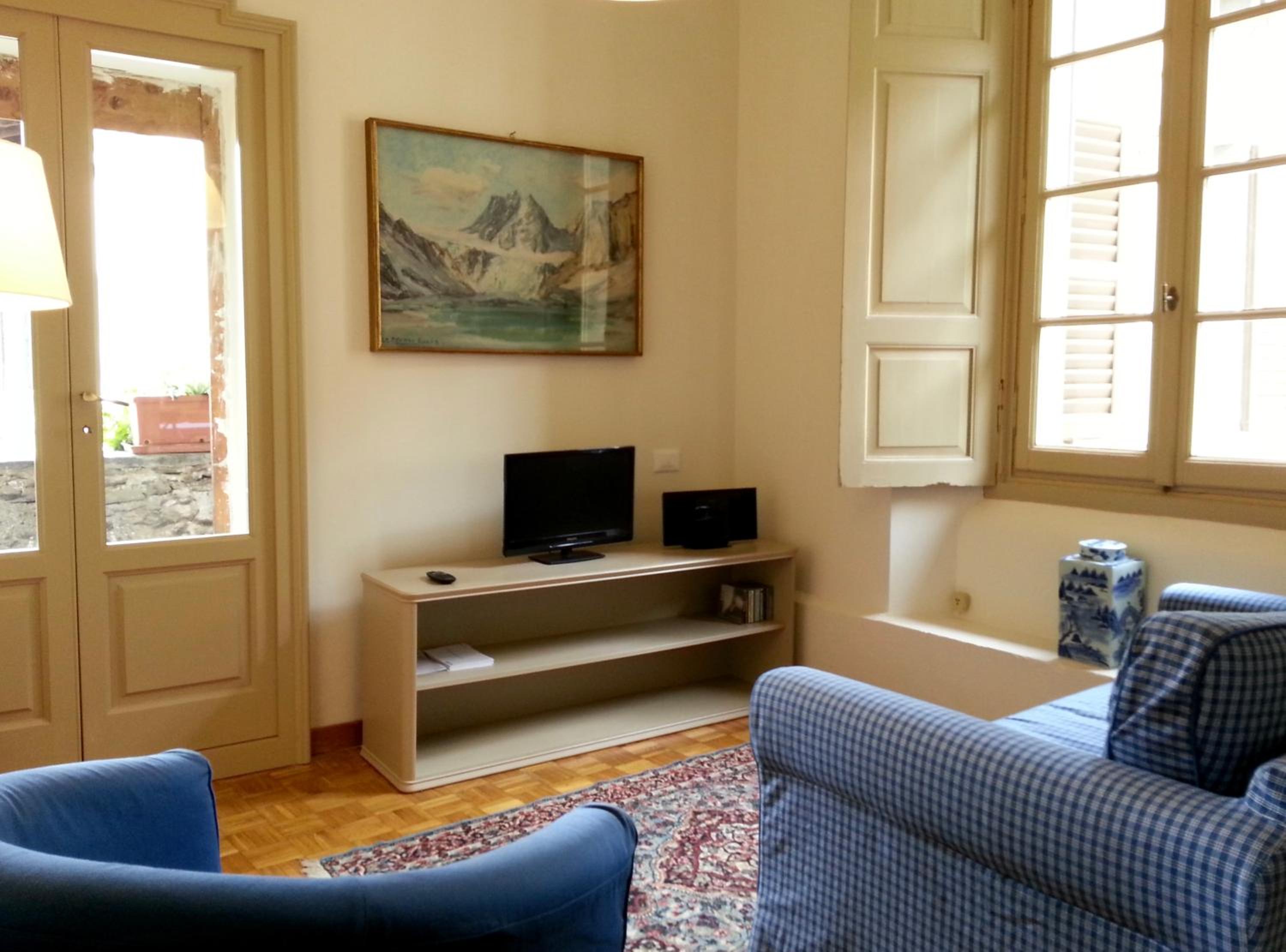 One-Bedroom Apartment with Mountain View photo 1