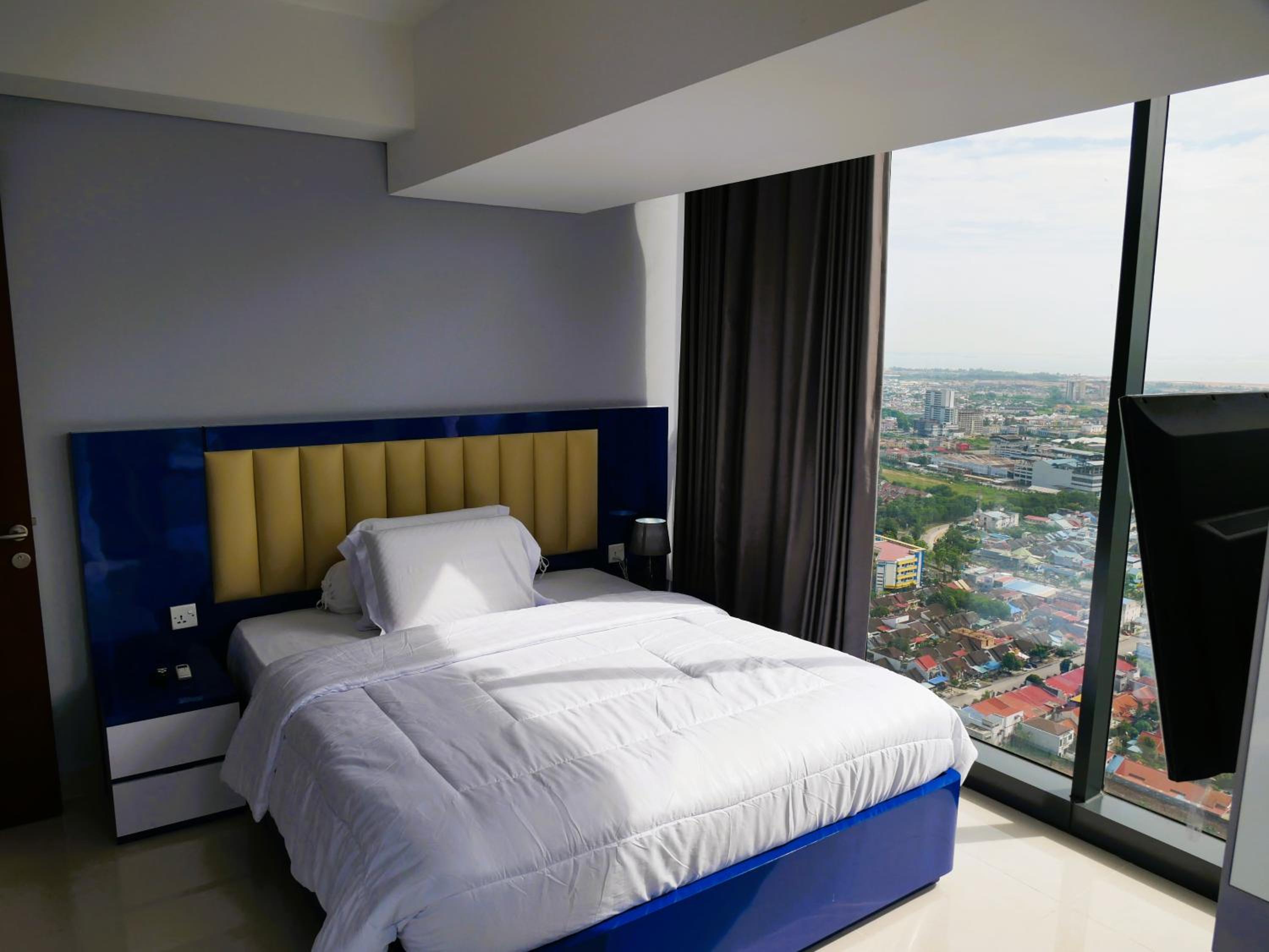 Two-Bedroom Apartment with Sea View - Photo 1