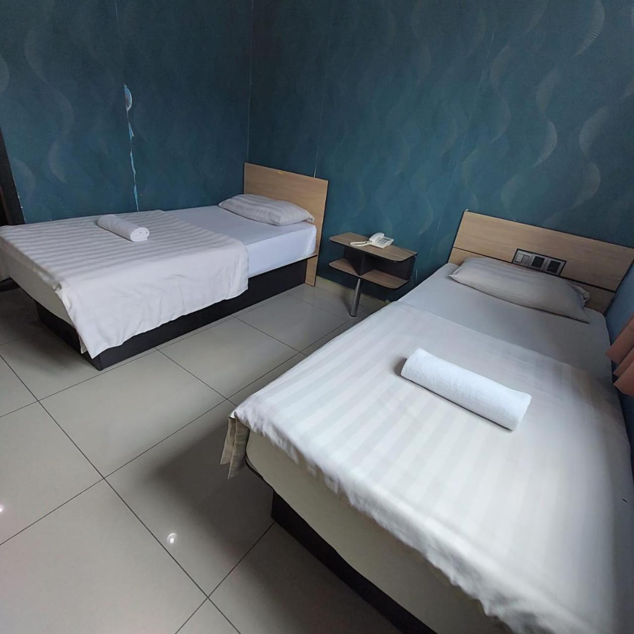 Standard Twin Room - Photo 2