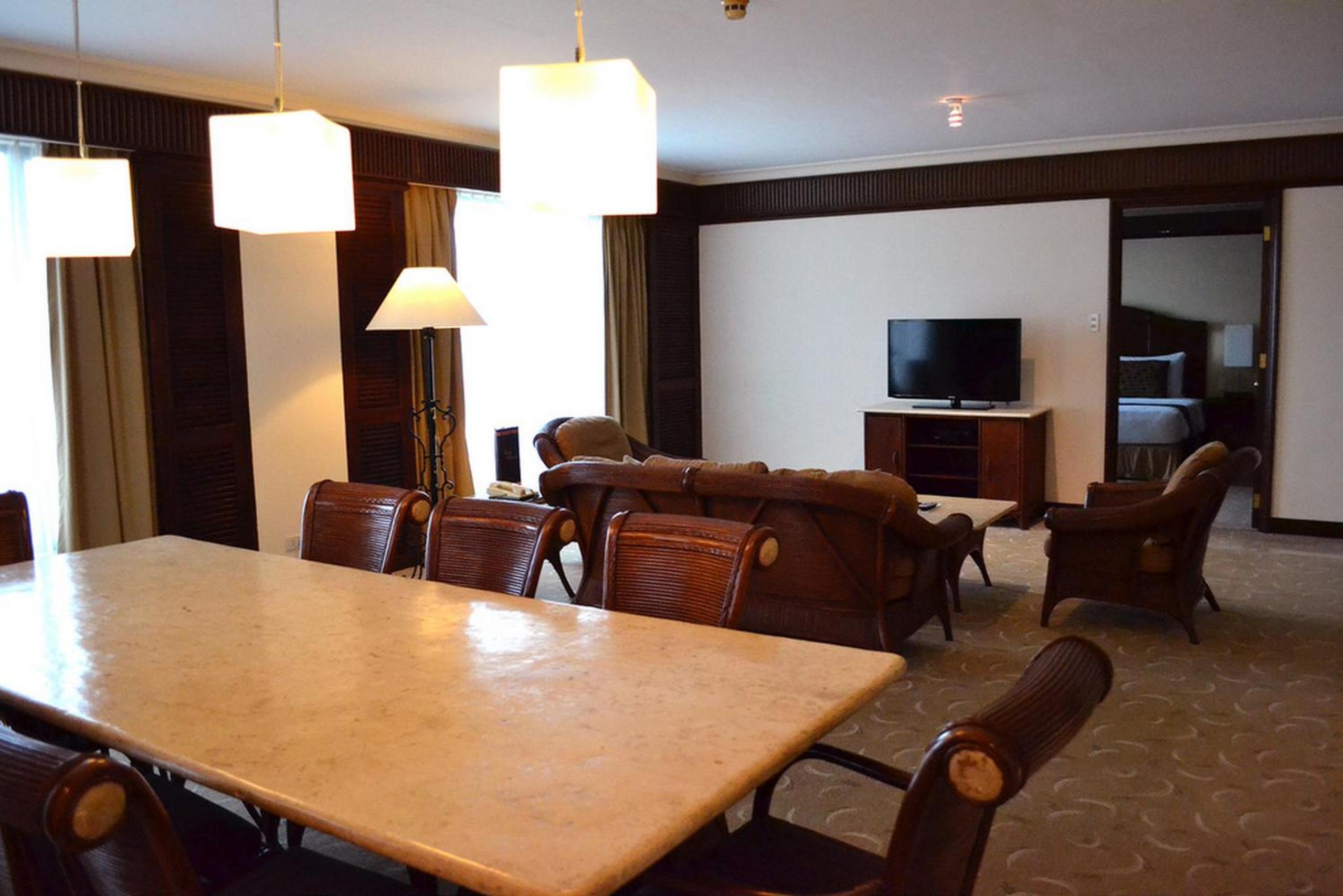 Executive Suite - Photo 5