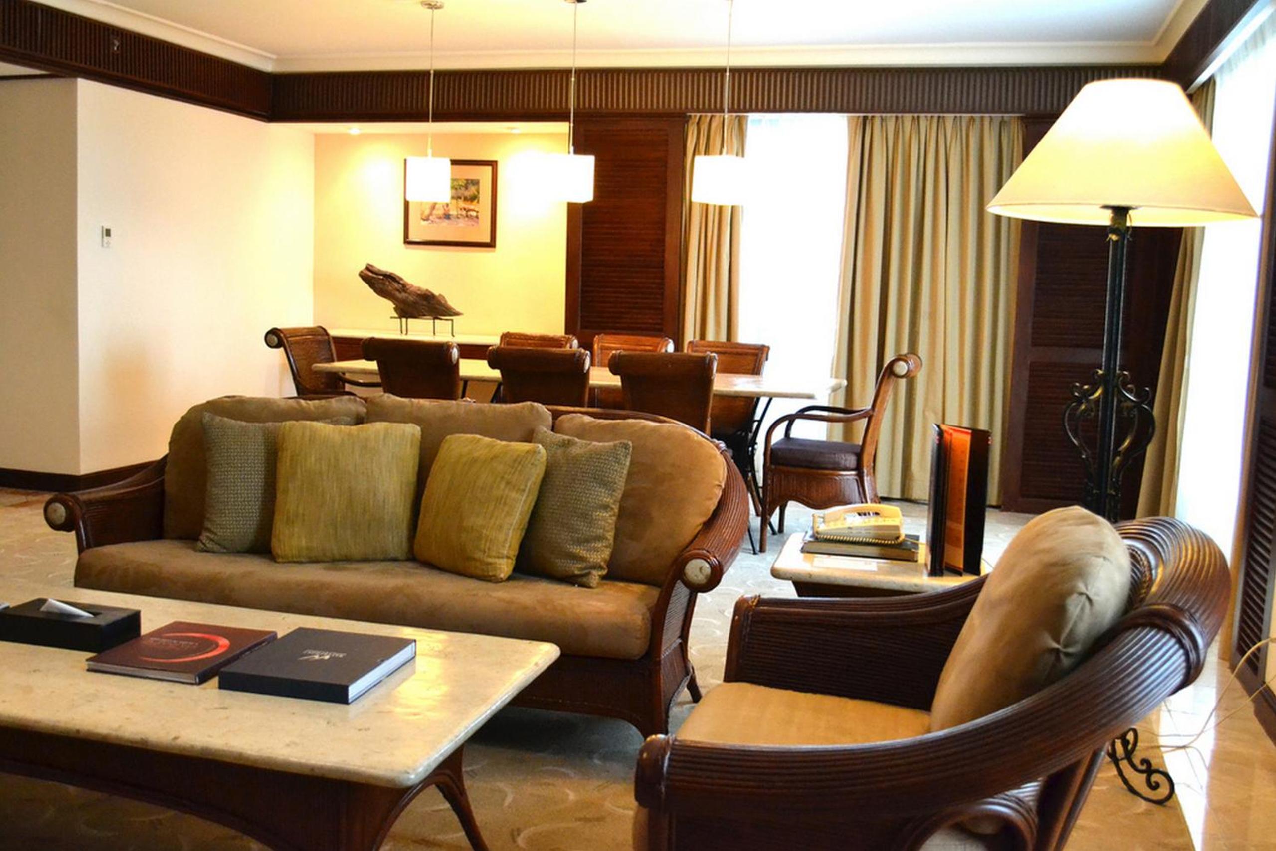 Executive Suite - Photo 4