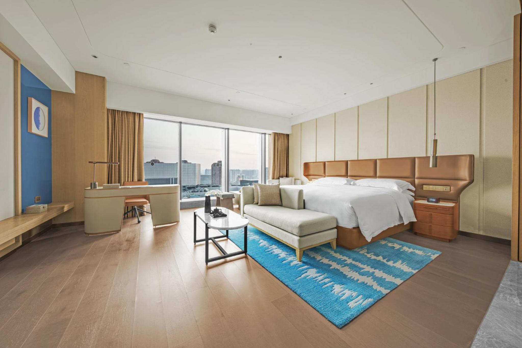 Premium Corner King Room