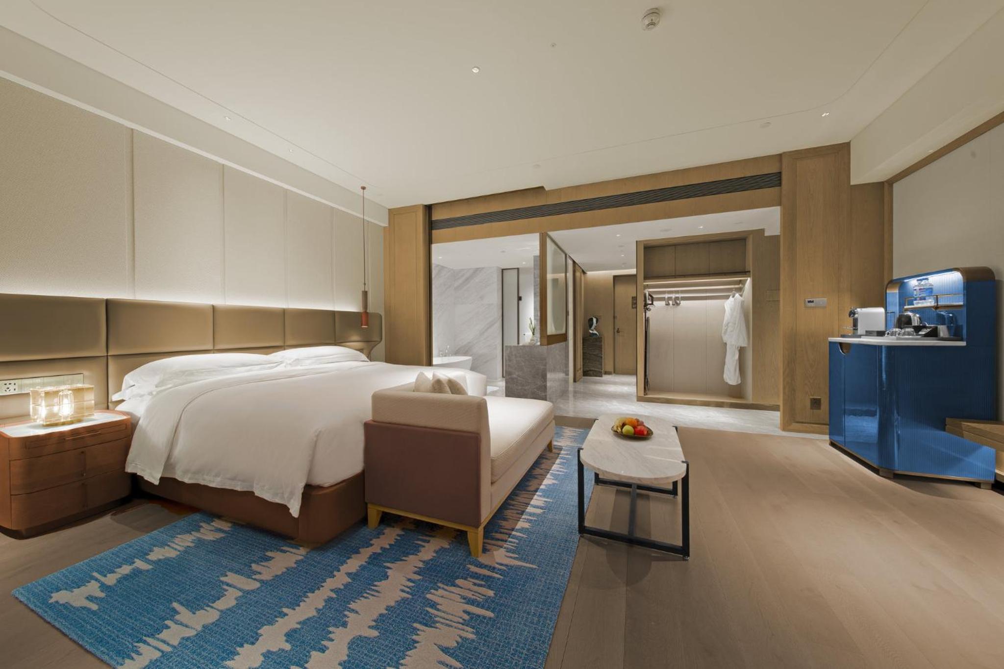 Premium Corner King Room
