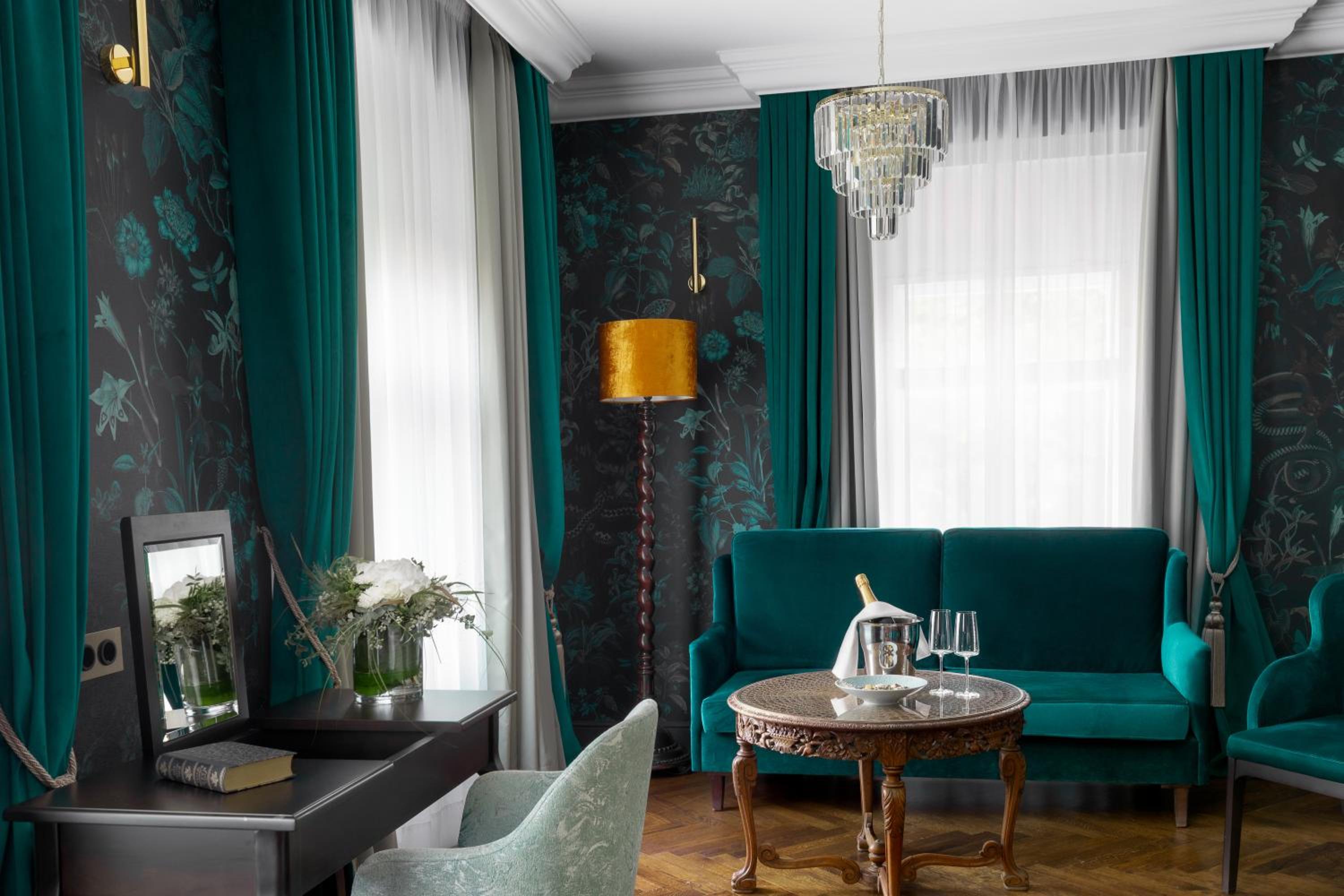 Junior Suite with Garden View