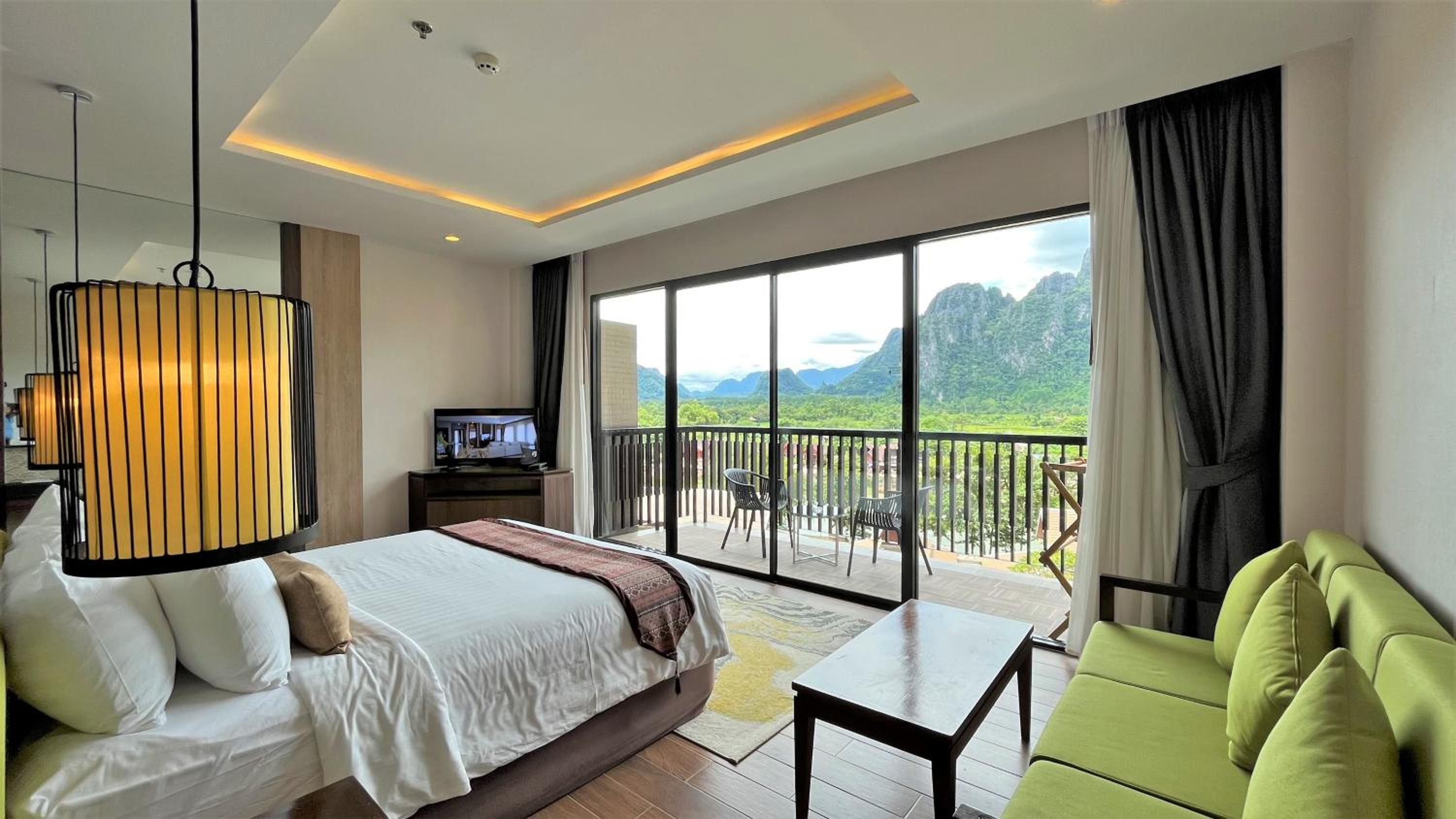 Deluxe King Room with River View photo 3