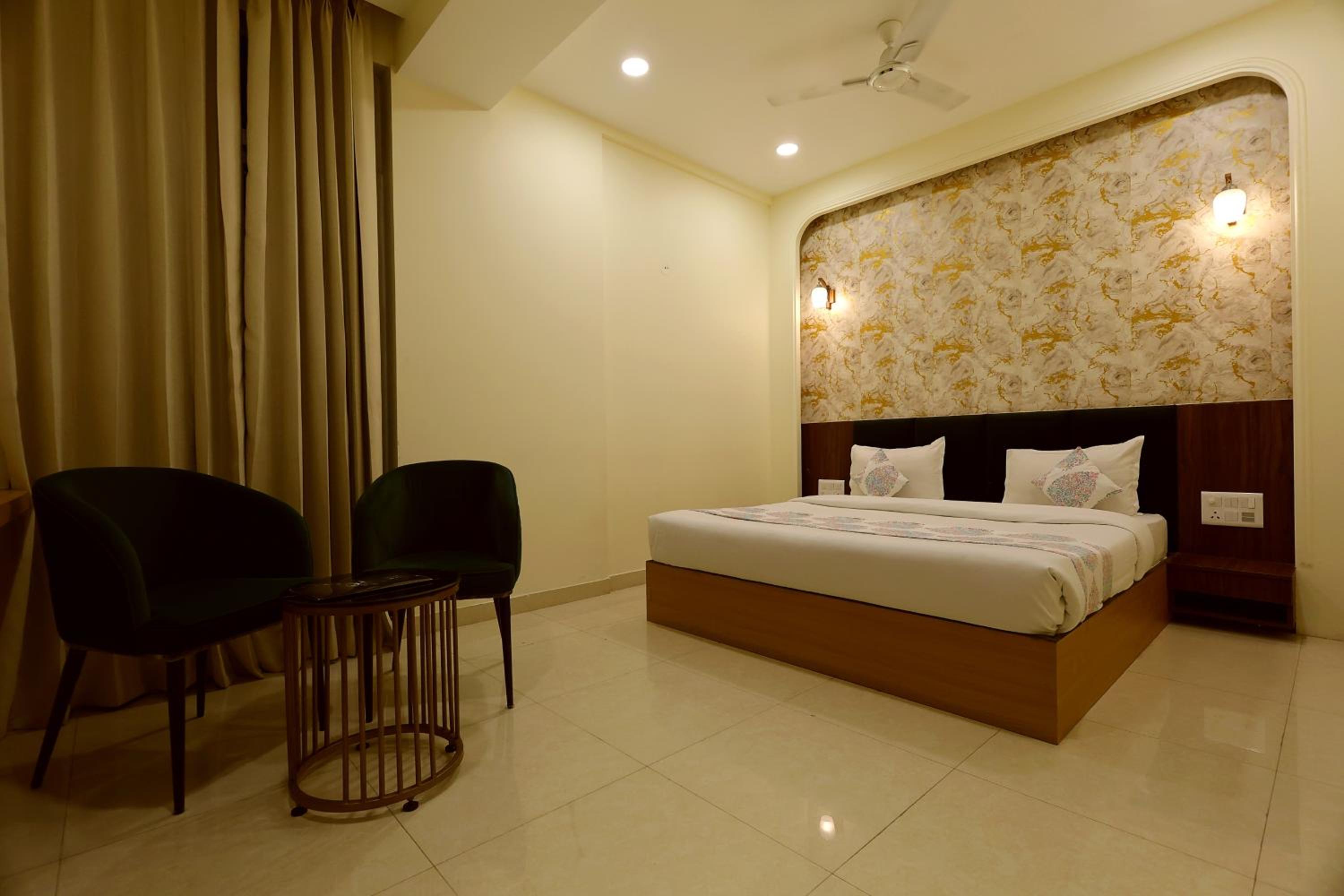Standard Double Room - Photo 16