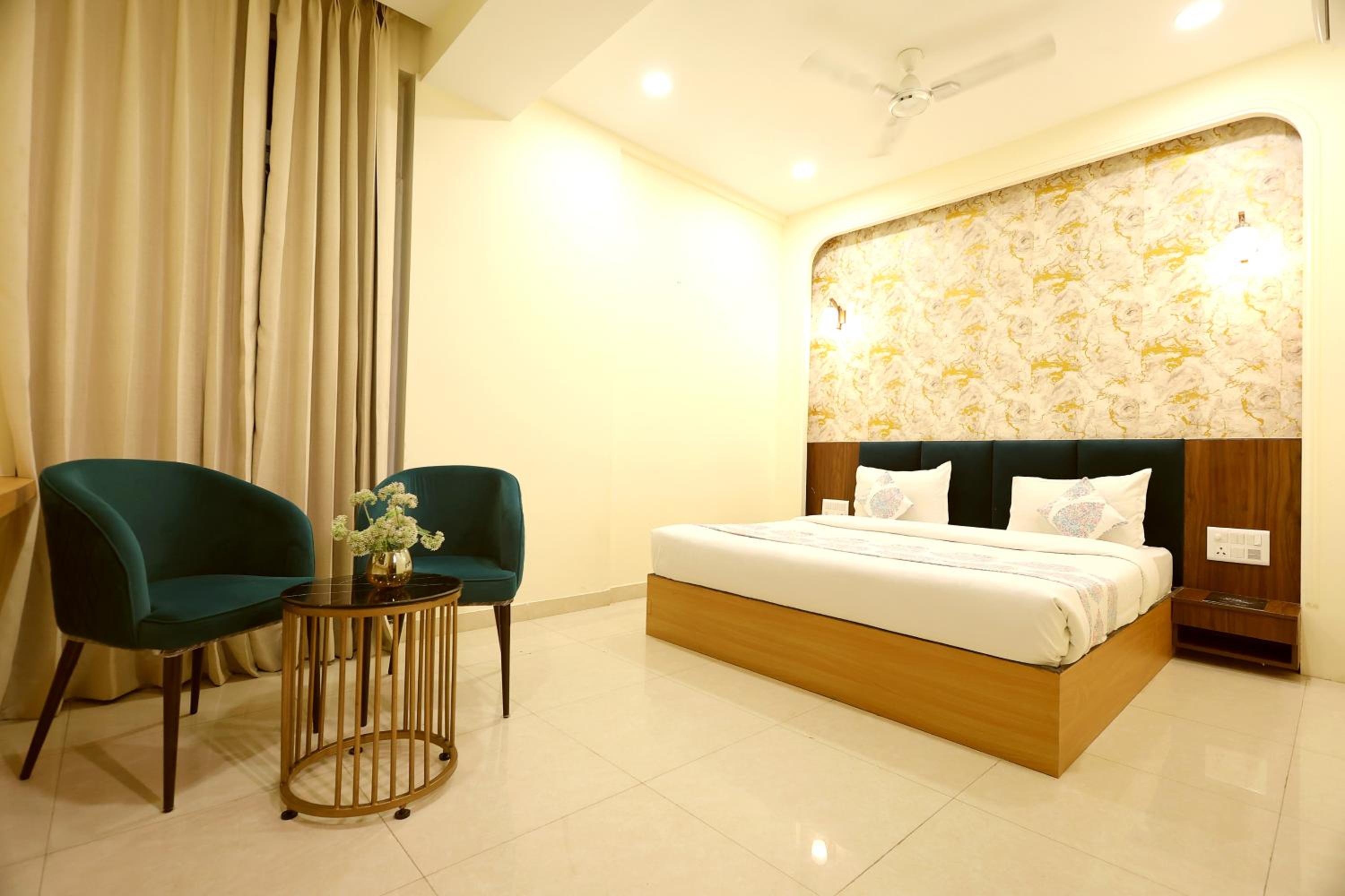 Standard Double Room - Photo 8