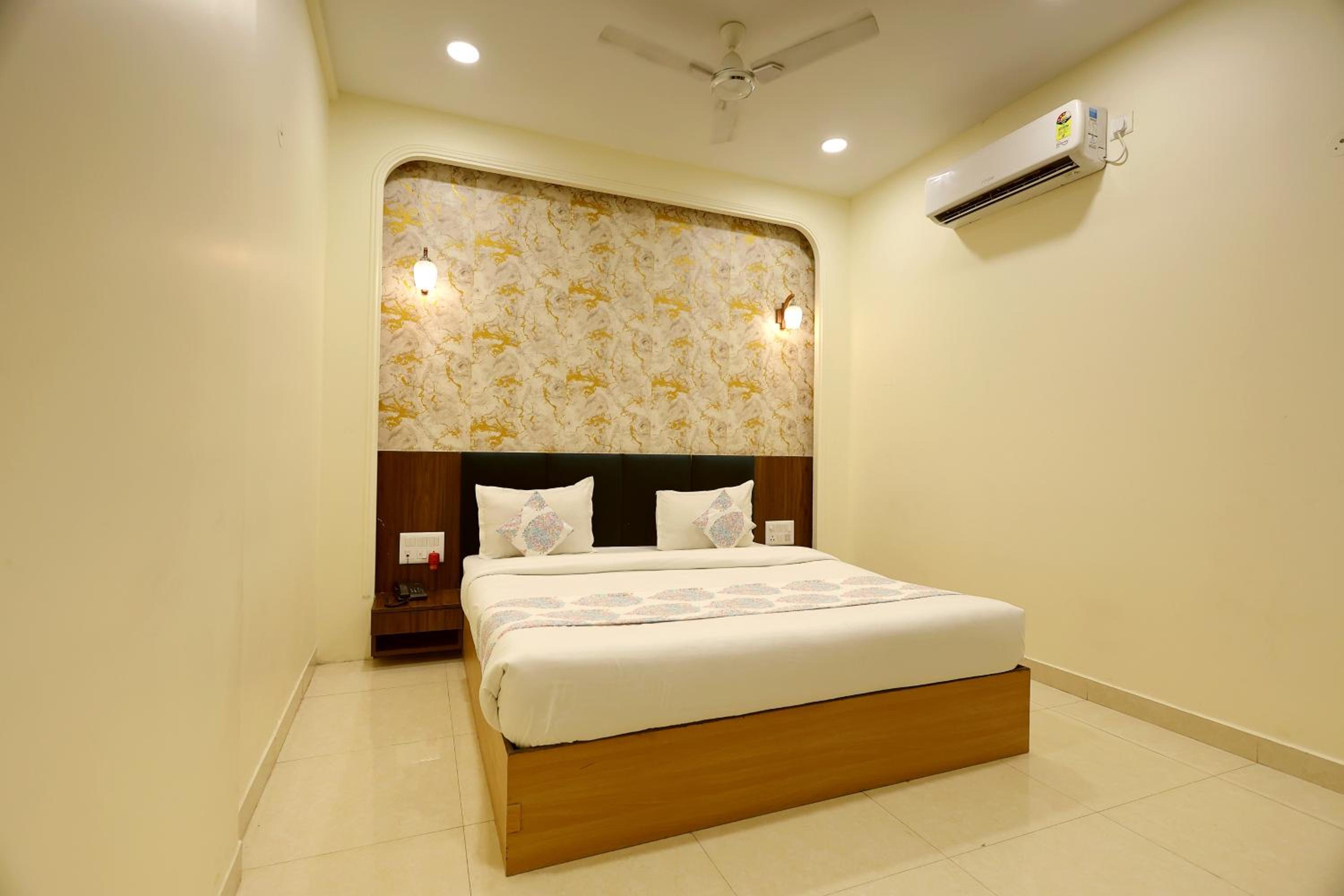 Standard Double Room - Photo 14