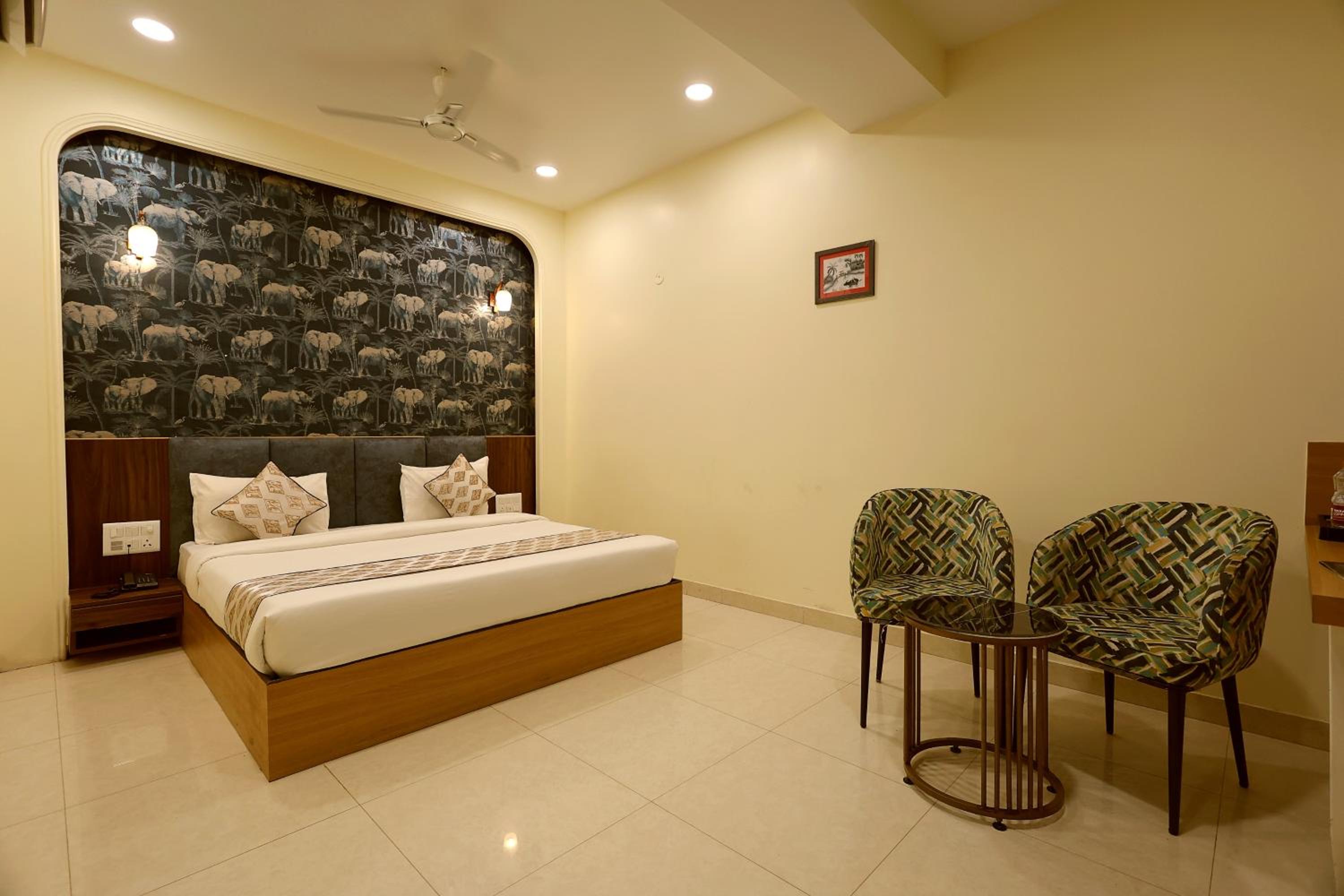 Standard Double Room - Photo 11