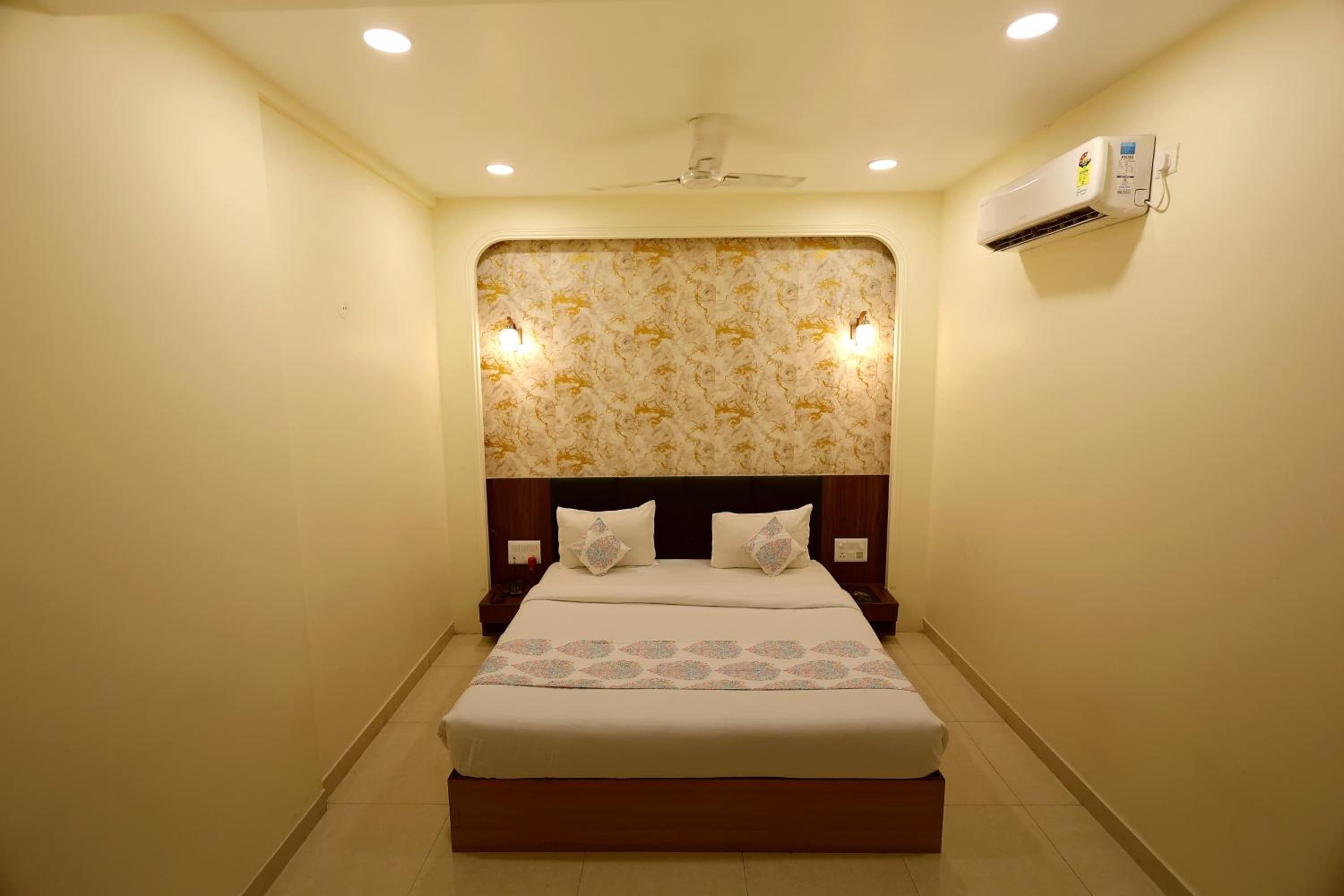 Standard Double Room - Photo 15