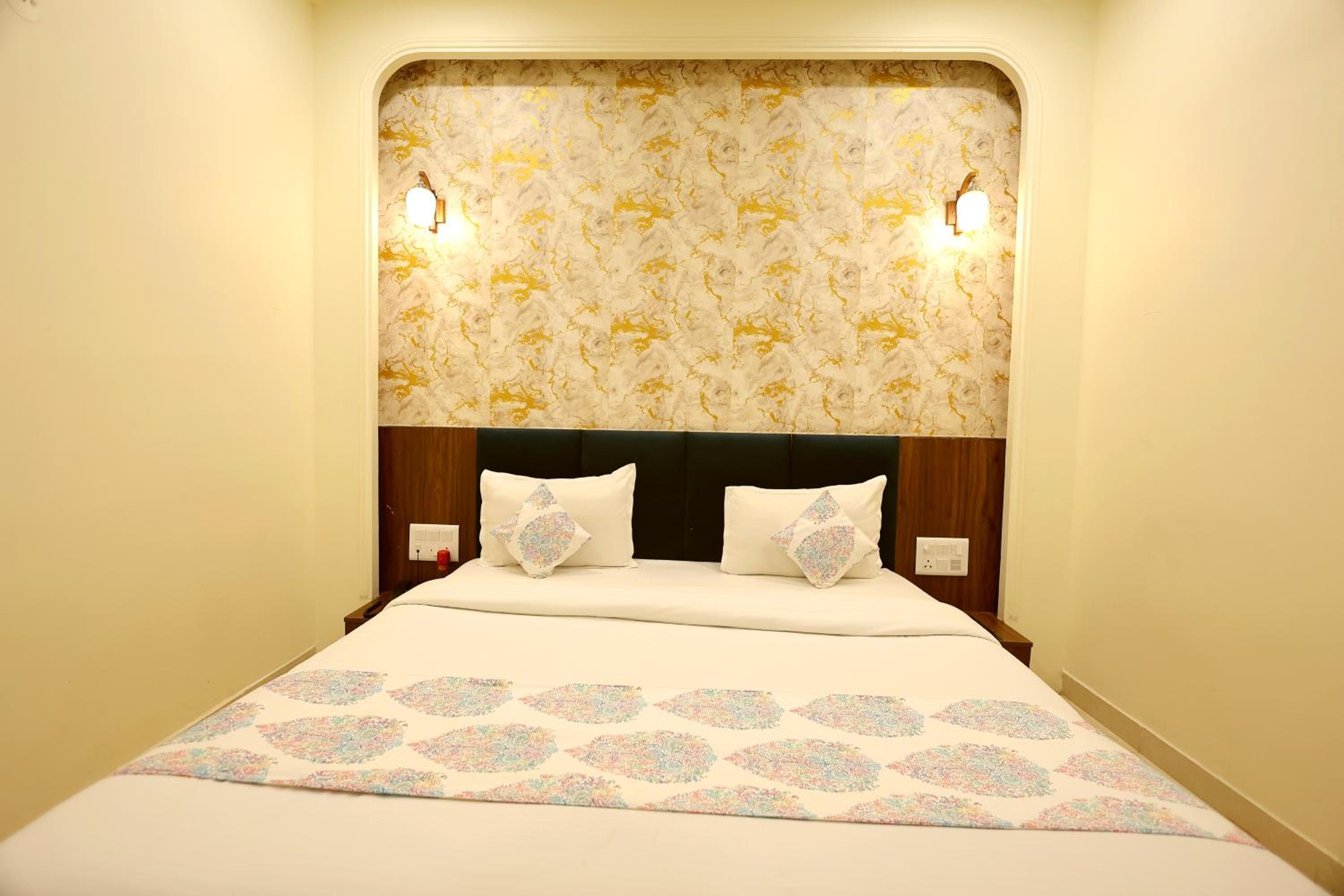 Standard Double Room - Photo 7
