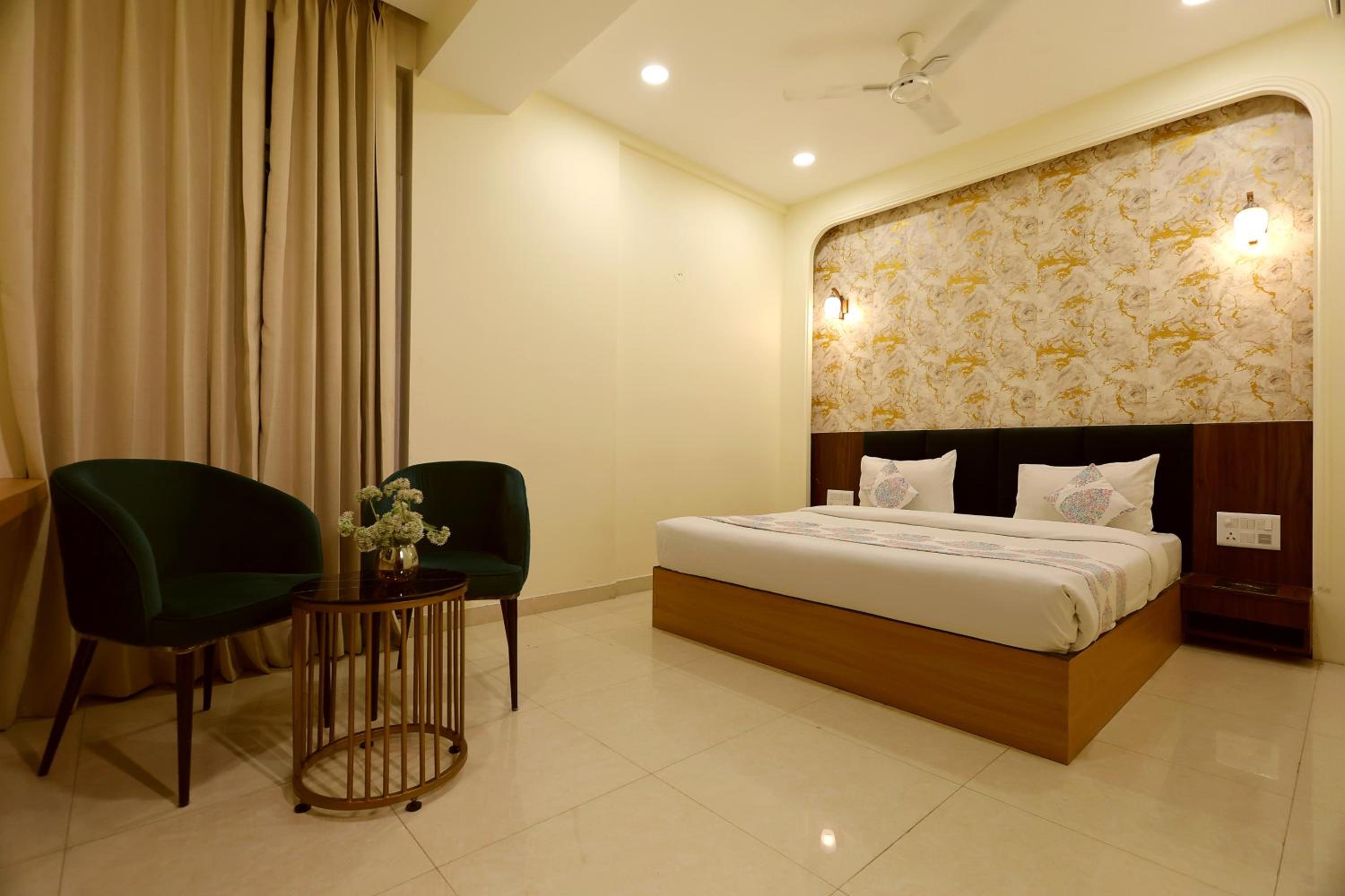 Standard Double Room - Photo 17
