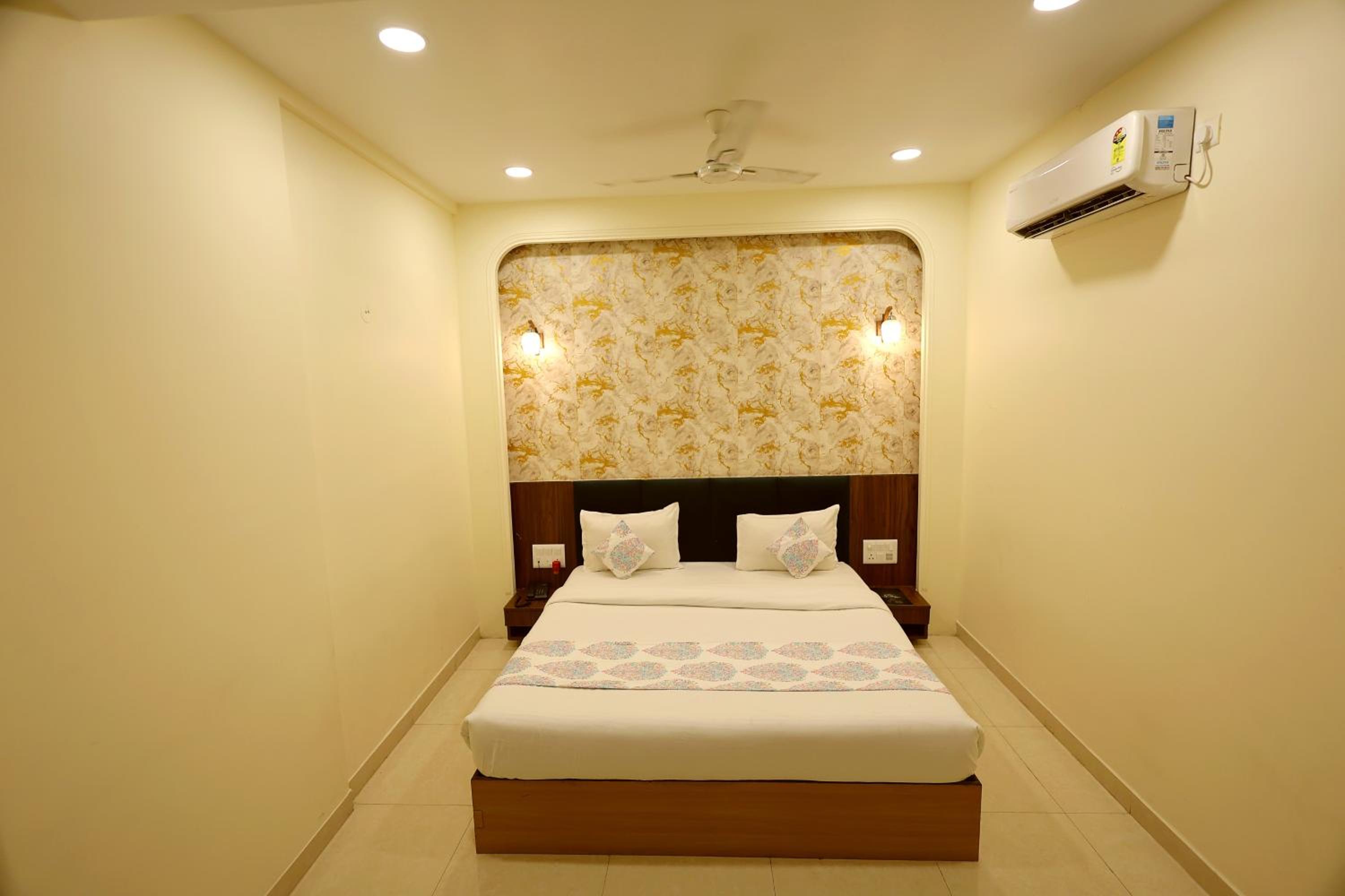 Standard Double Room - Photo 18