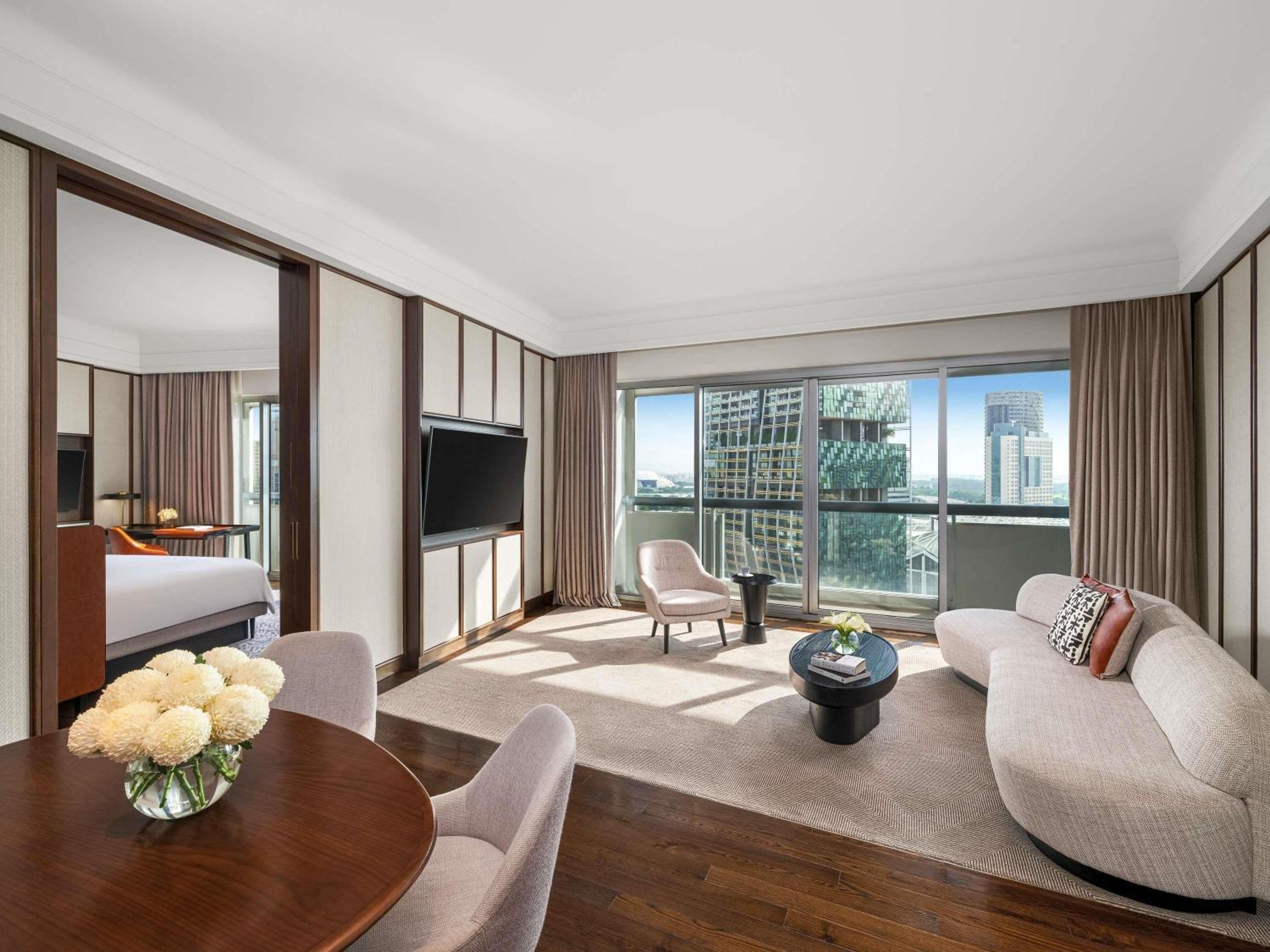 Ambassador Suite, 1 King, 2 Balconies, Lounge Access