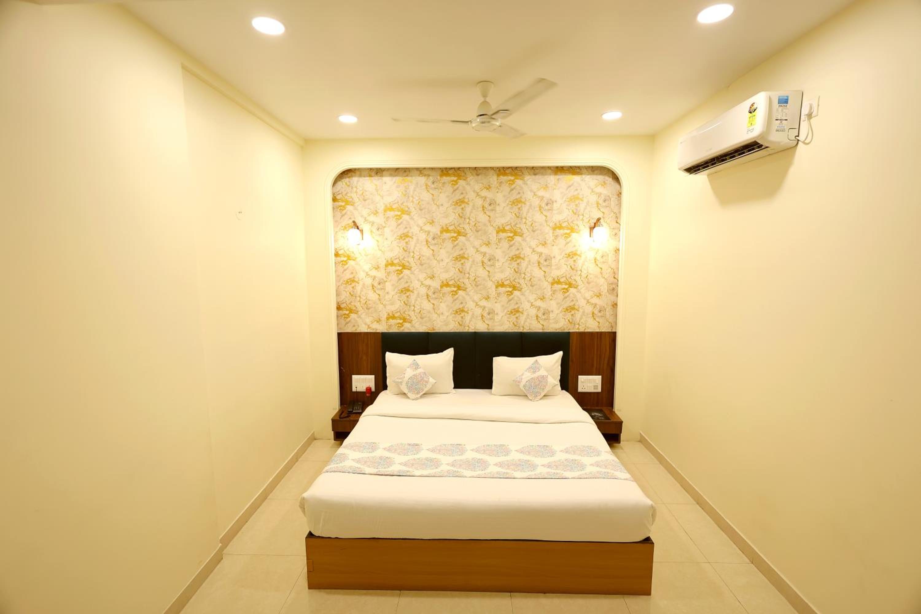 Standard Double Room - Photo 19
