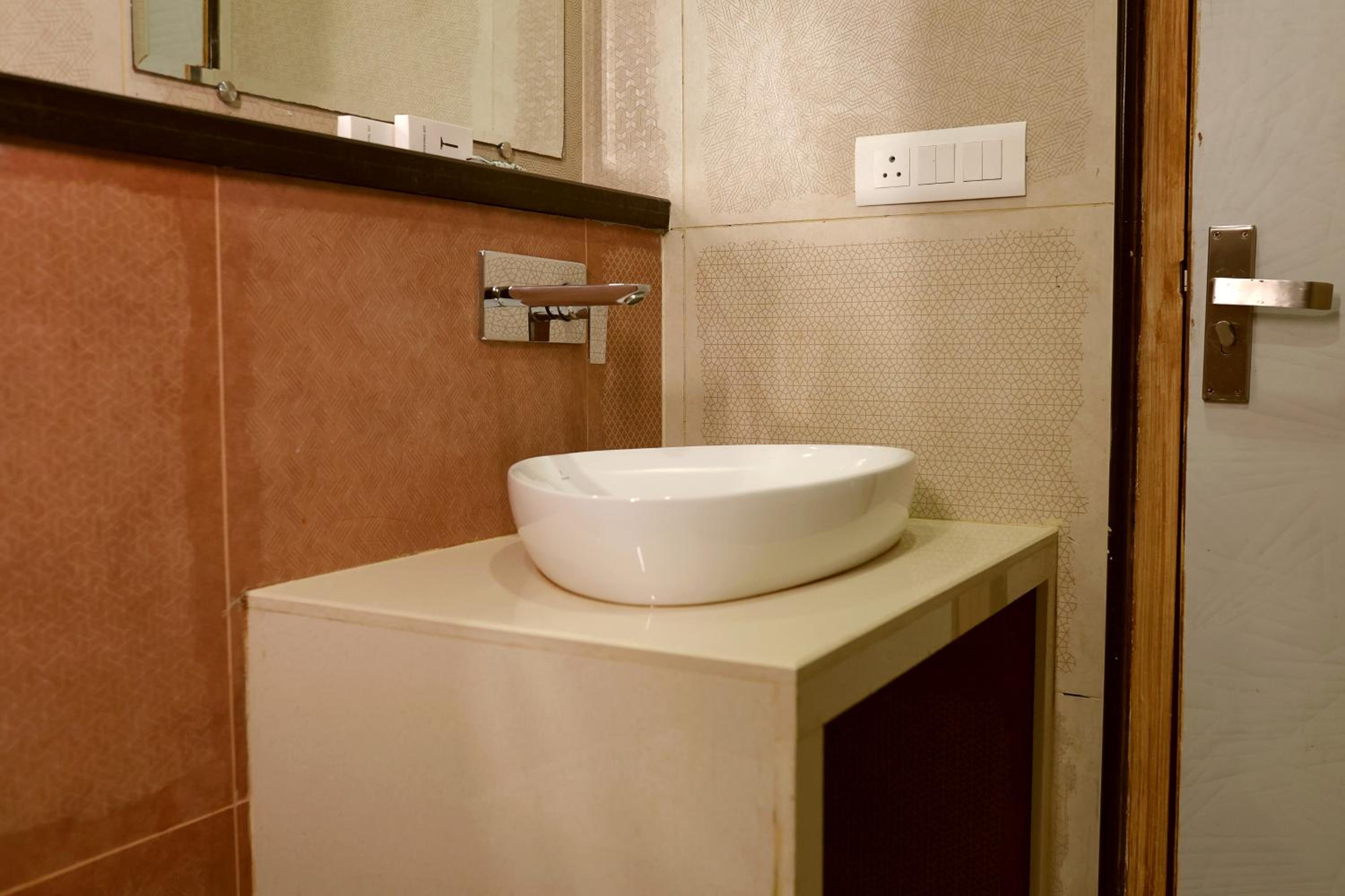 Standard Double Room - Photo 22