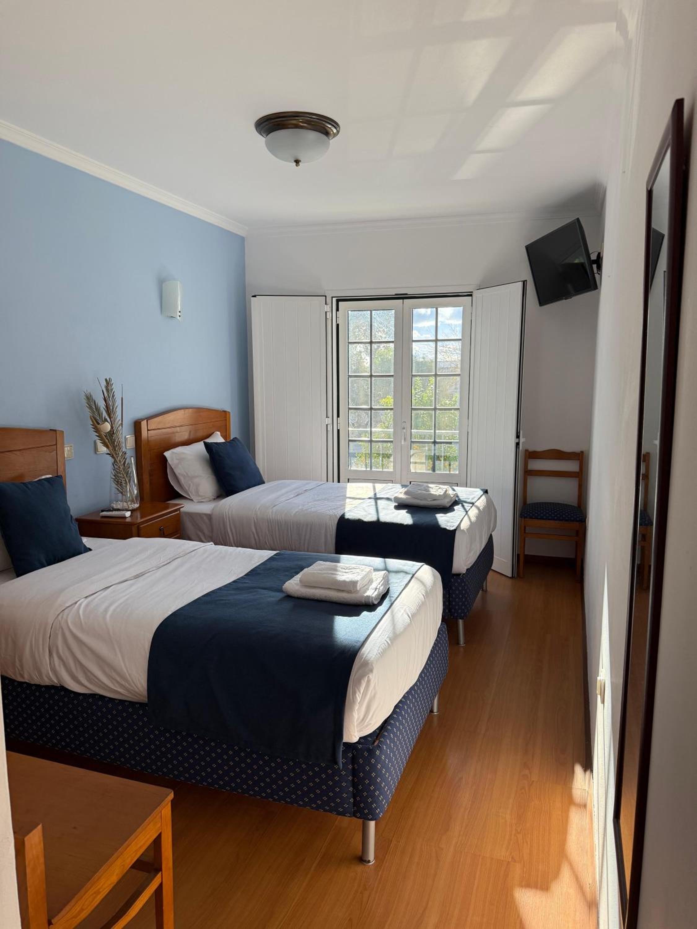 Economy Twin Room photo 3
