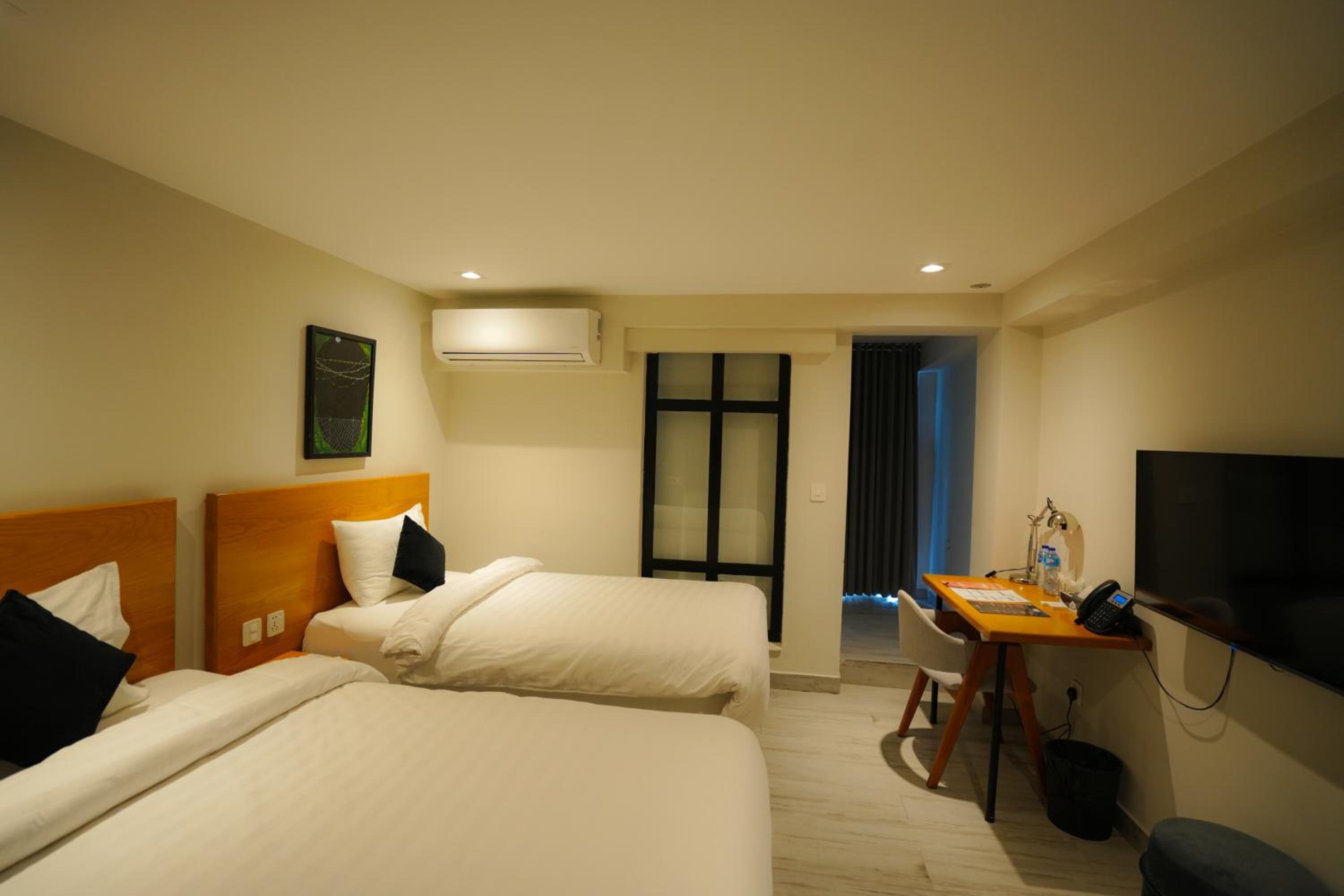 Deluxe Twin Room - Photo 8
