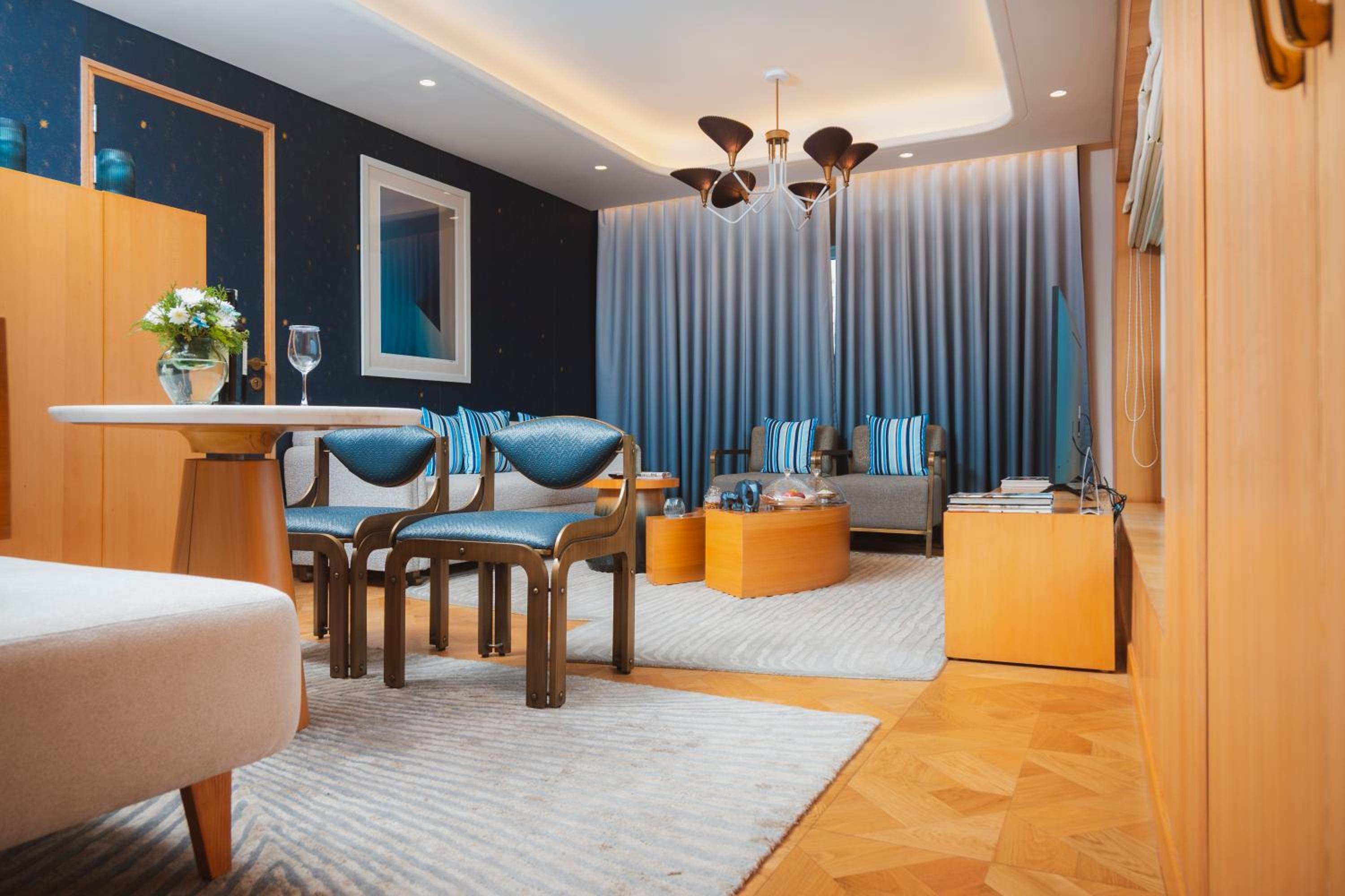 One-Bedroom Suite with 15% off Spa and Salon services,15% Discount on Food and Soft Beverages , Happy Hours – 11:30 AM to 07:00 PM photo 3