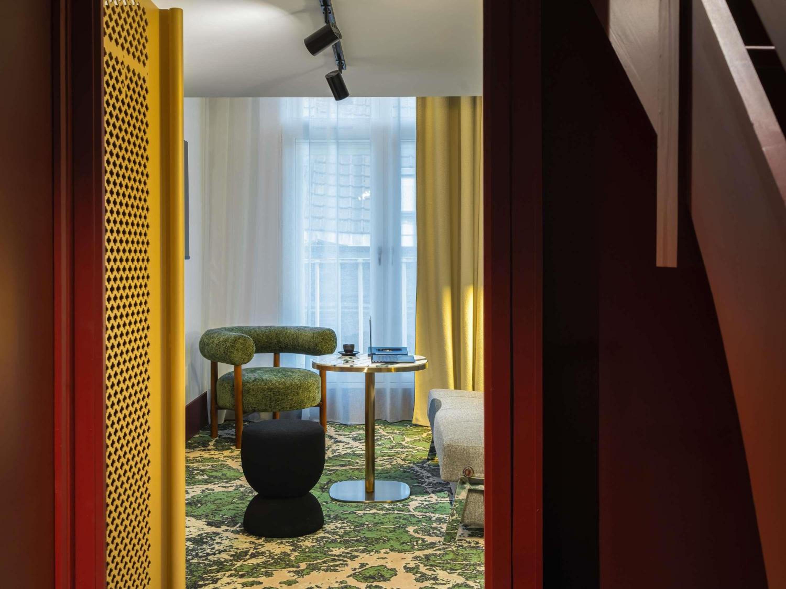 Junior Suite with Double Bed and Sofa Bed - Photo 3