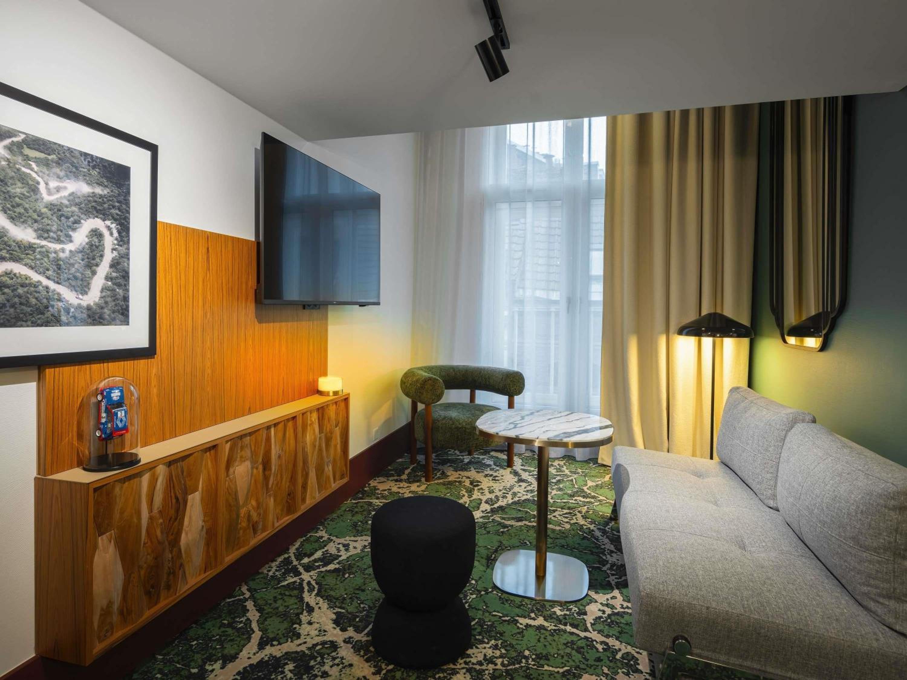 Junior Suite with Double Bed and Sofa Bed - Photo 2